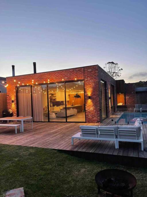 LUXE Poolside living, in the heart of Flinders