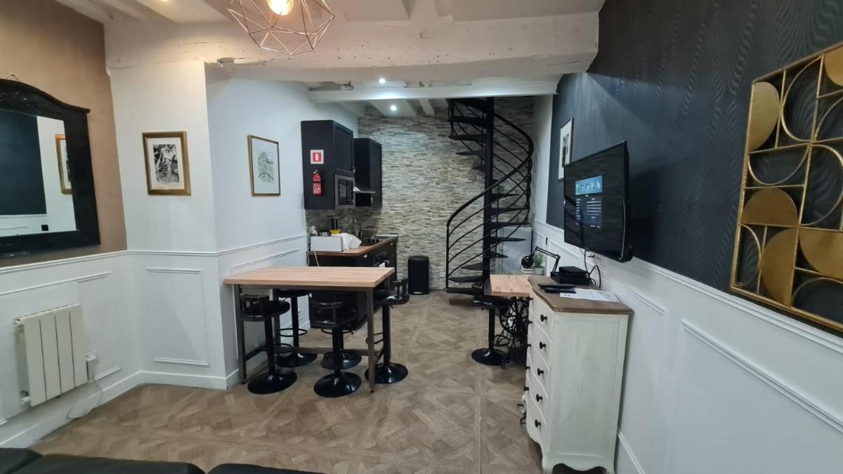 32 Atelier Paris Fashion