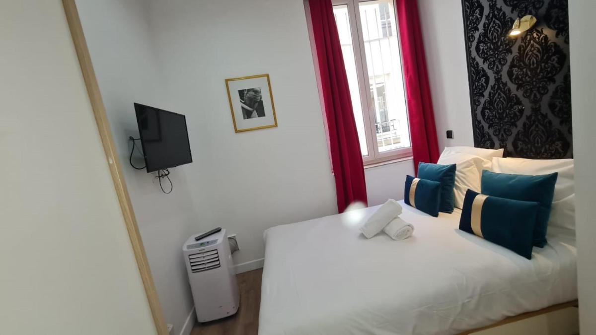 32 Atelier Paris Fashion