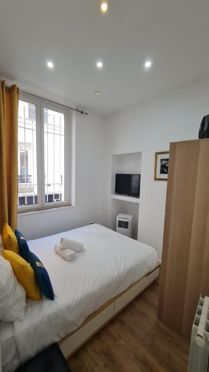 32 Atelier Paris Fashion