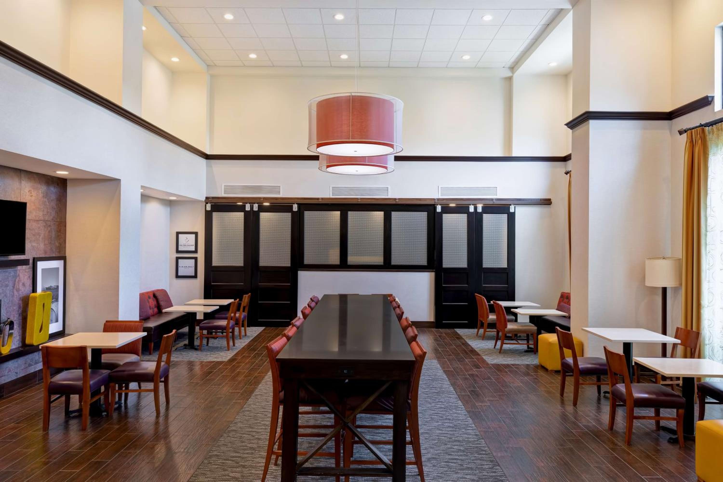 Rohnert Park Vacations - Hampton Inn  Suites Rohnert Park - Sonoma County - Property Image 4