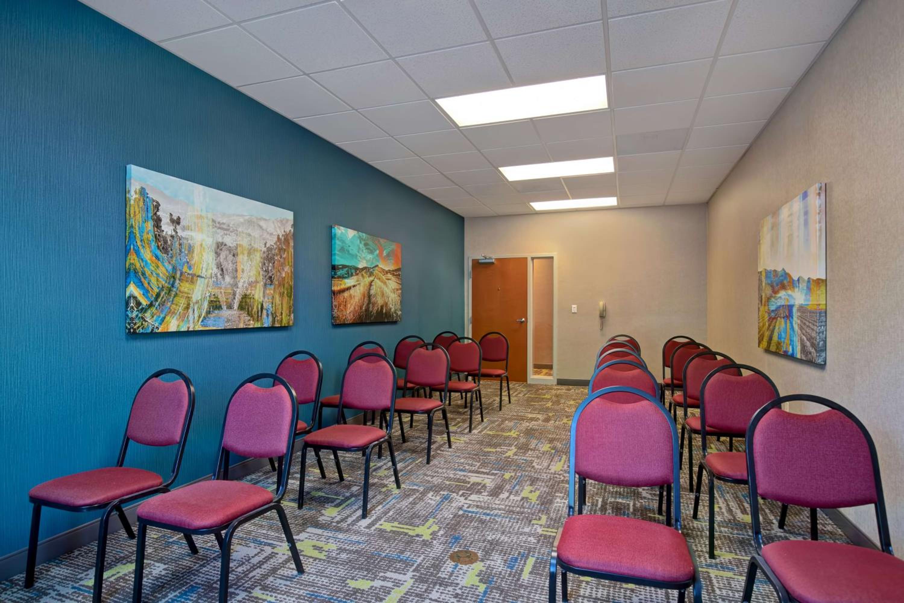 Rohnert Park Vacations - Hampton Inn  Suites Rohnert Park - Sonoma County - Property Image 1