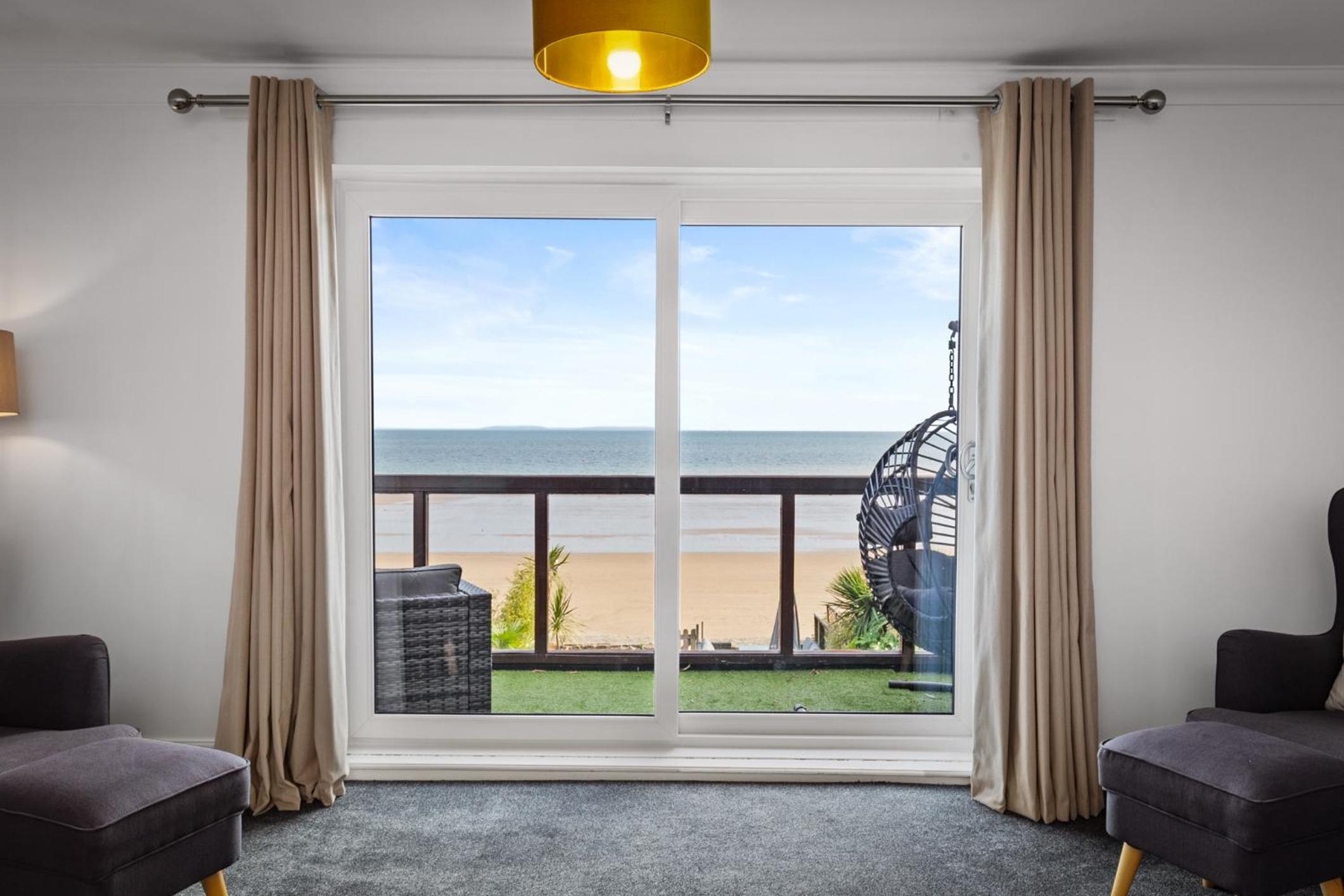 Penrose - Beach House with Direct Beach Access