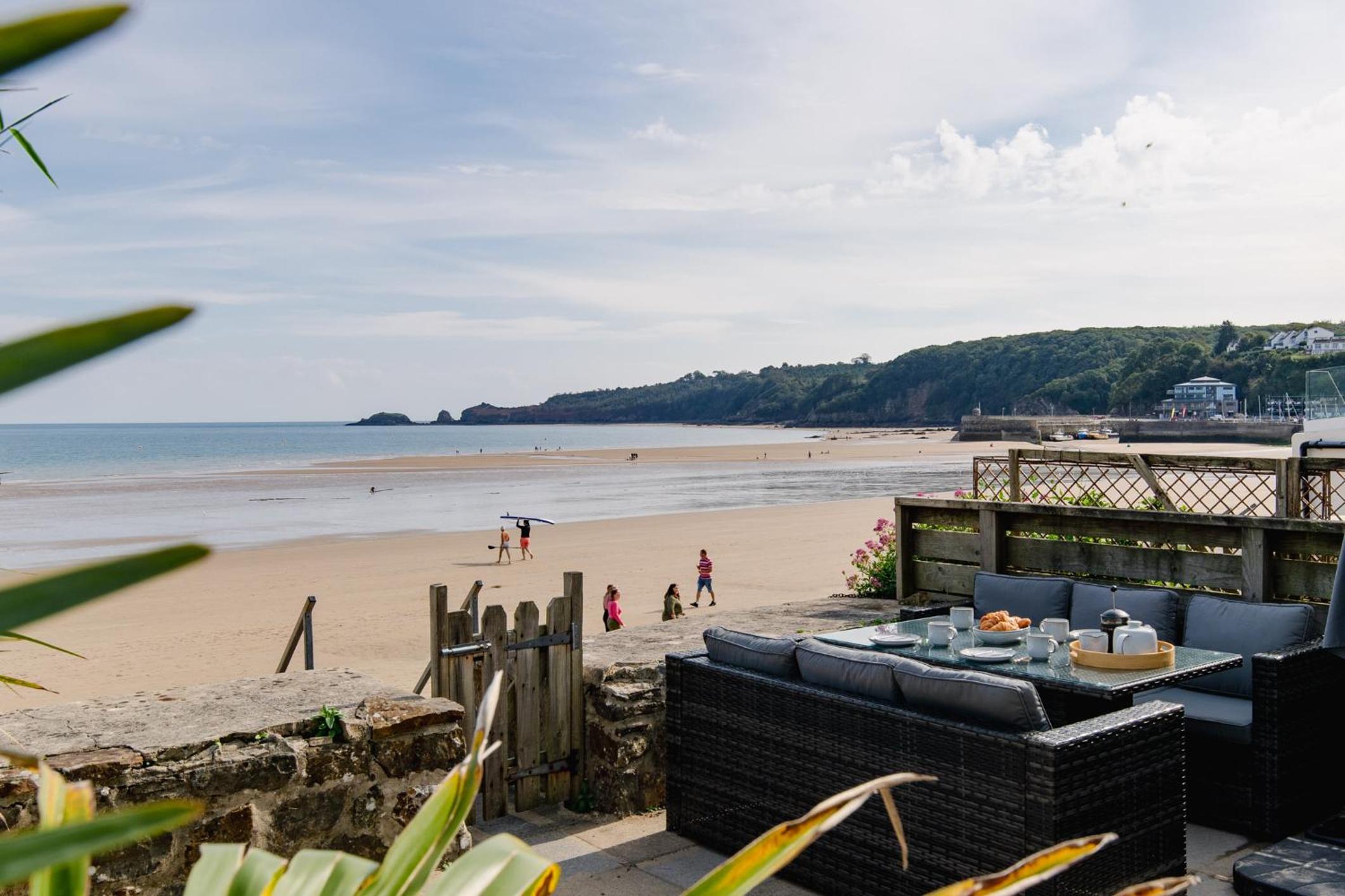 Penrose - Beach House with Direct Beach Access