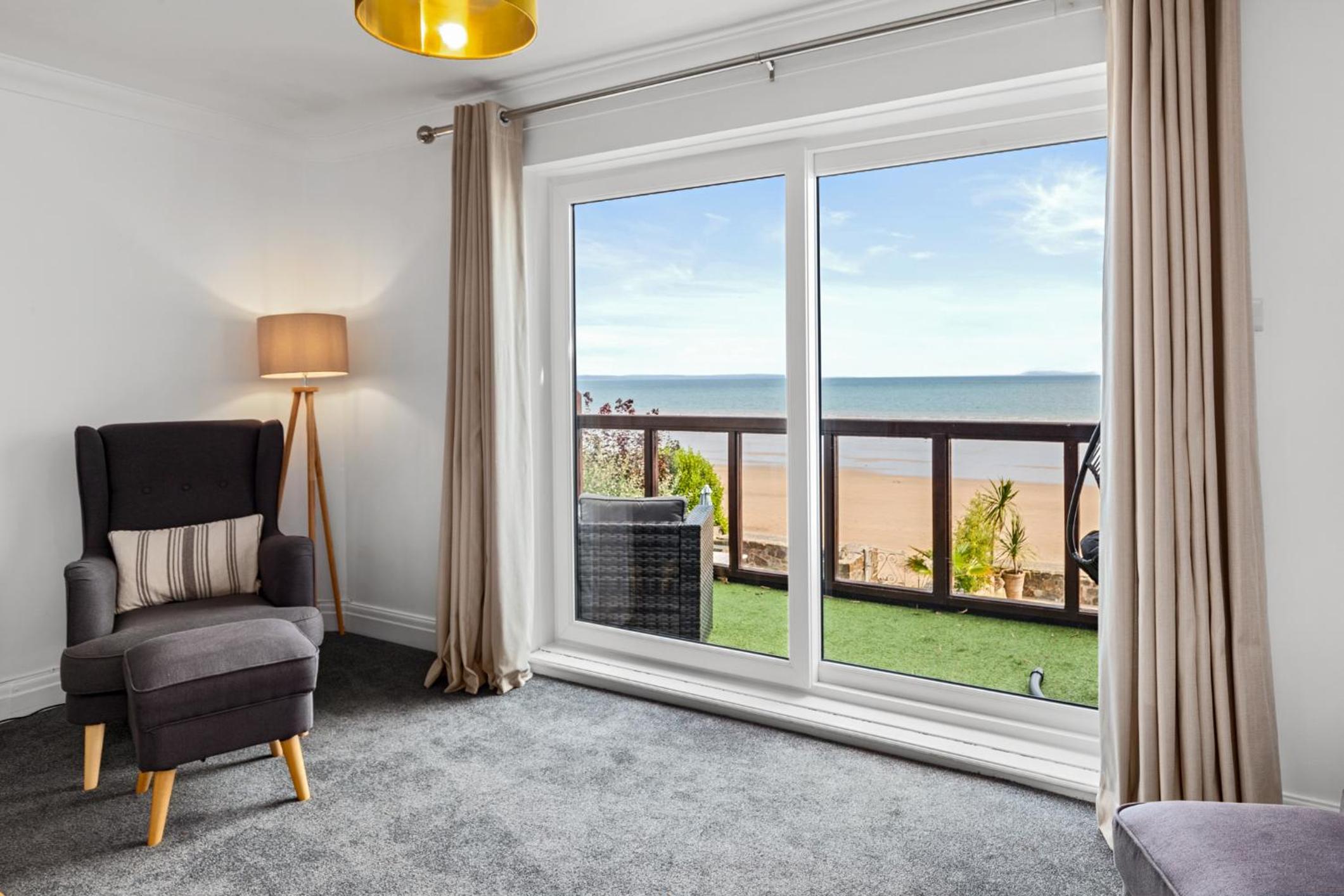 Penrose - Beach House with Direct Beach Access