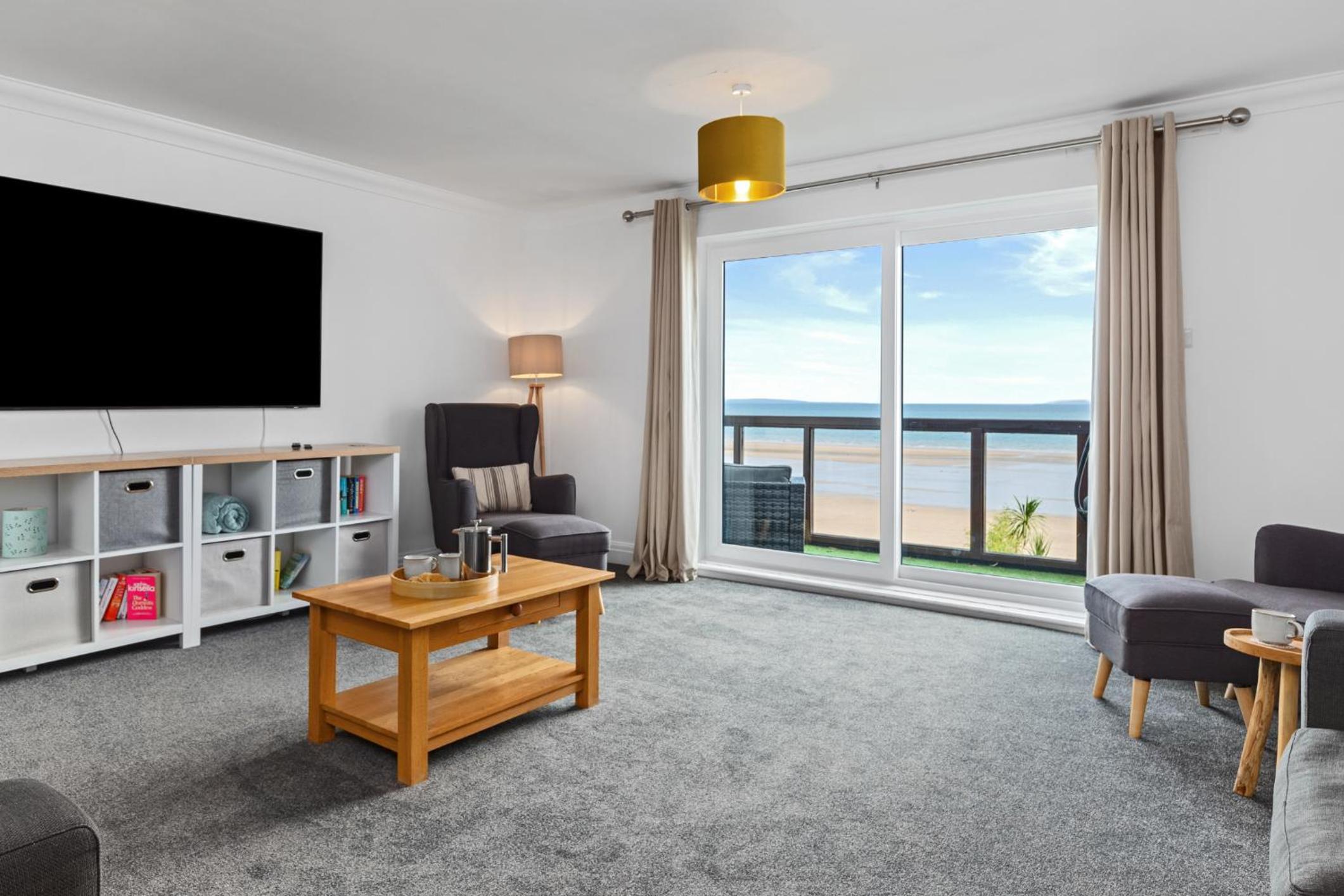 Penrose - Beach House with Direct Beach Access