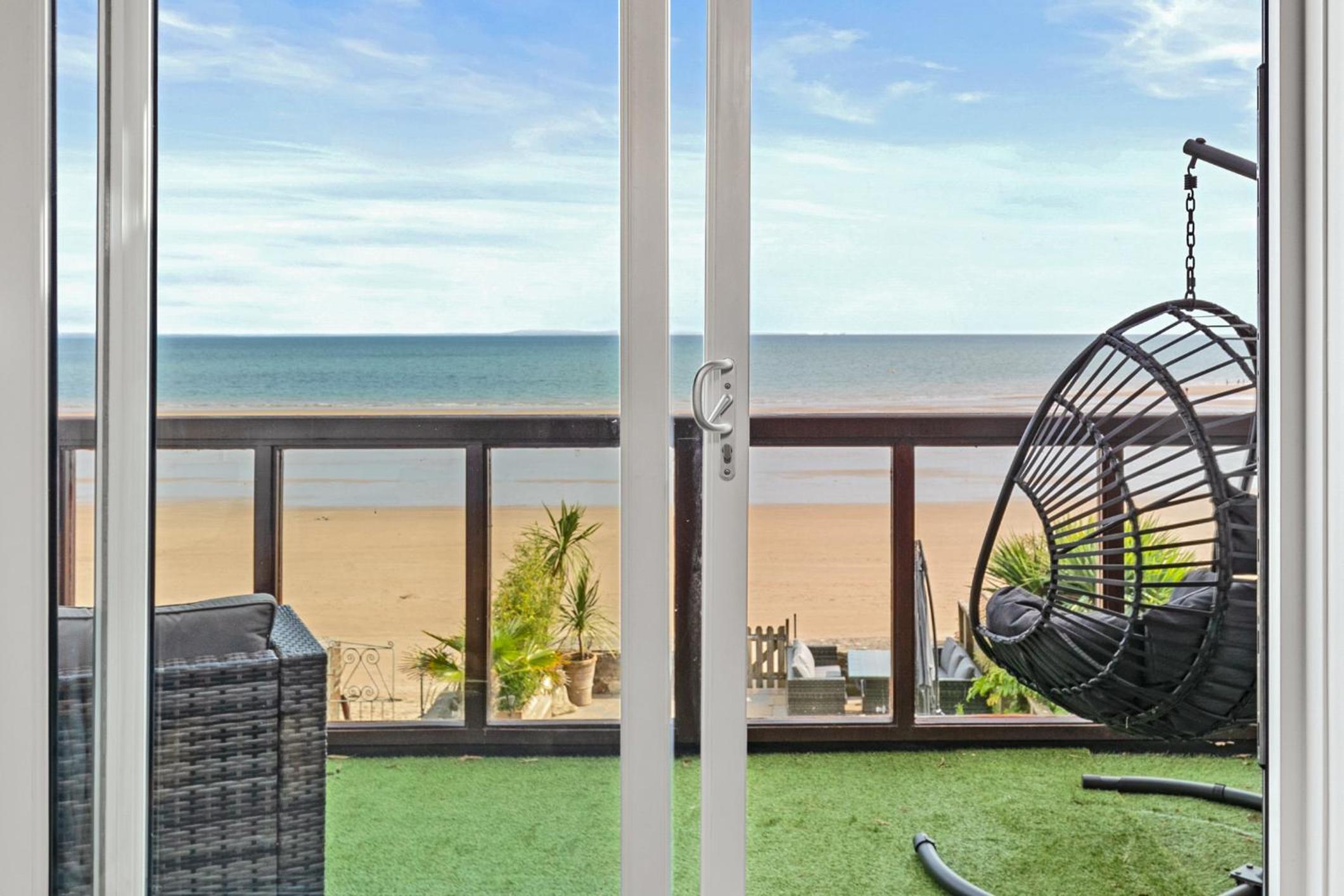 Penrose - Beach House with Direct Beach Access