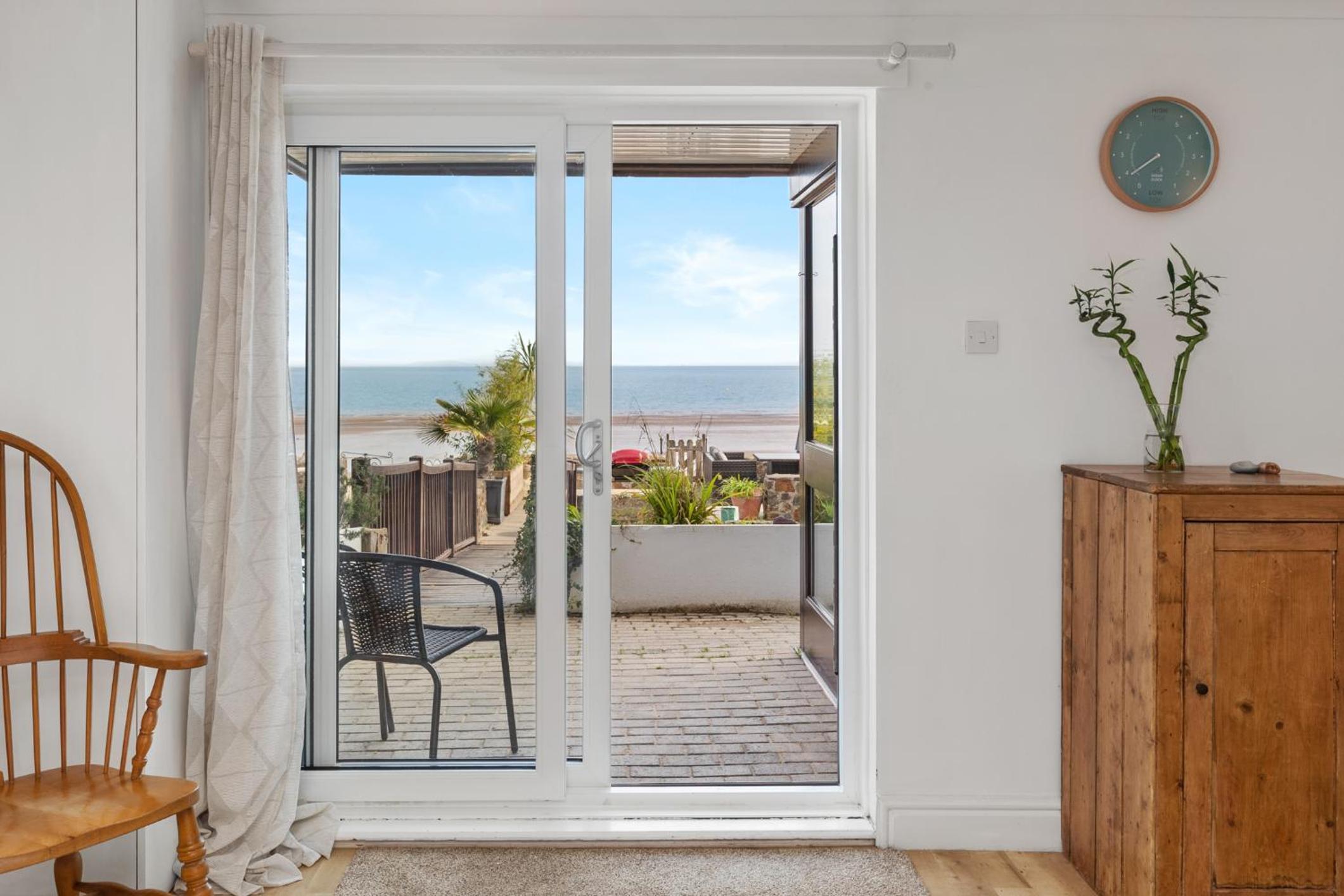 Penrose - Beach House with Direct Beach Access