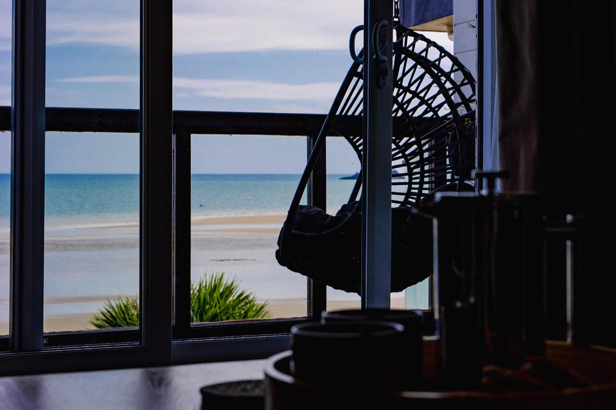 Penrose - Beach House with Direct Beach Access