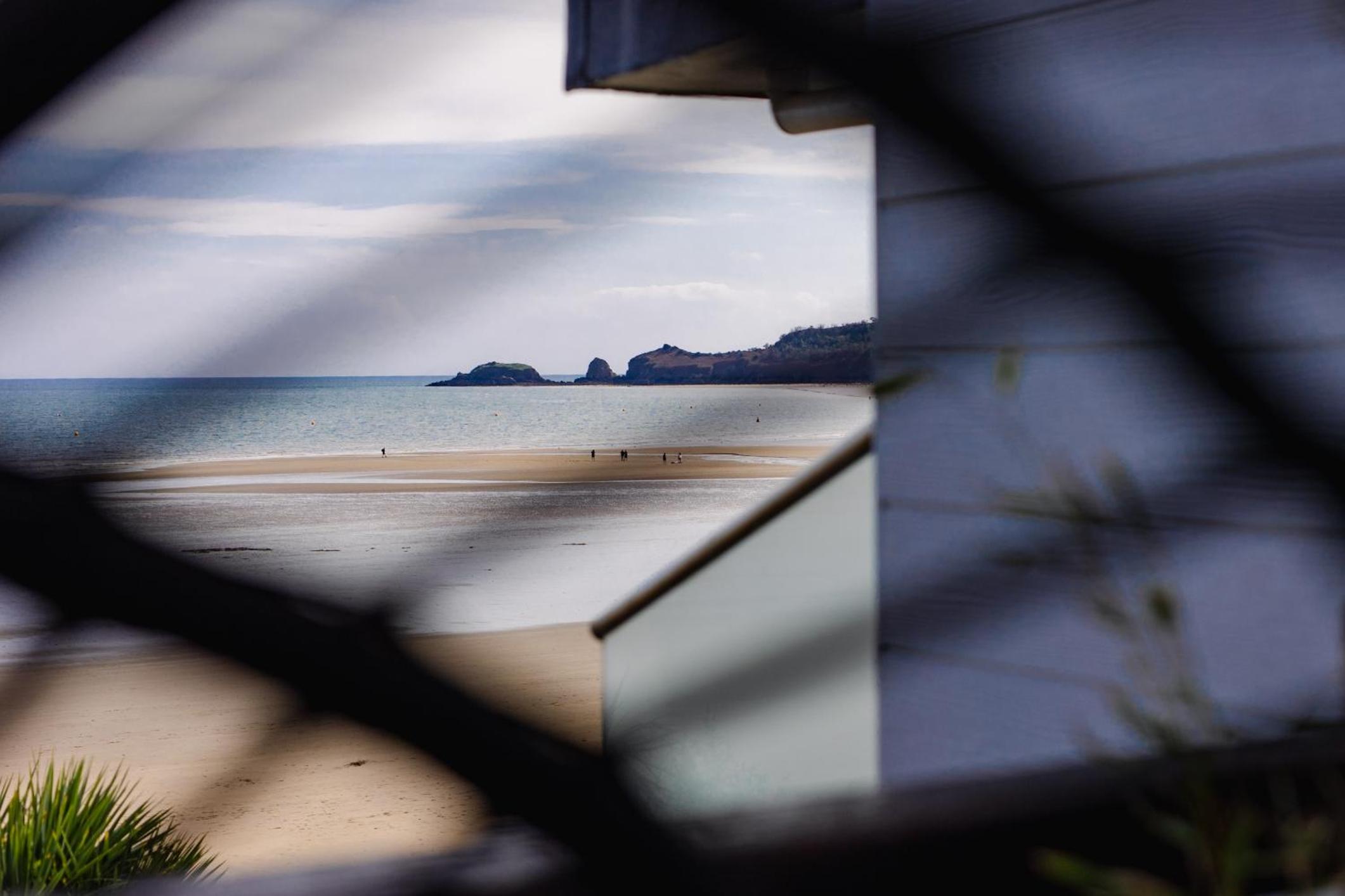 Penrose - Beach House with Direct Beach Access
