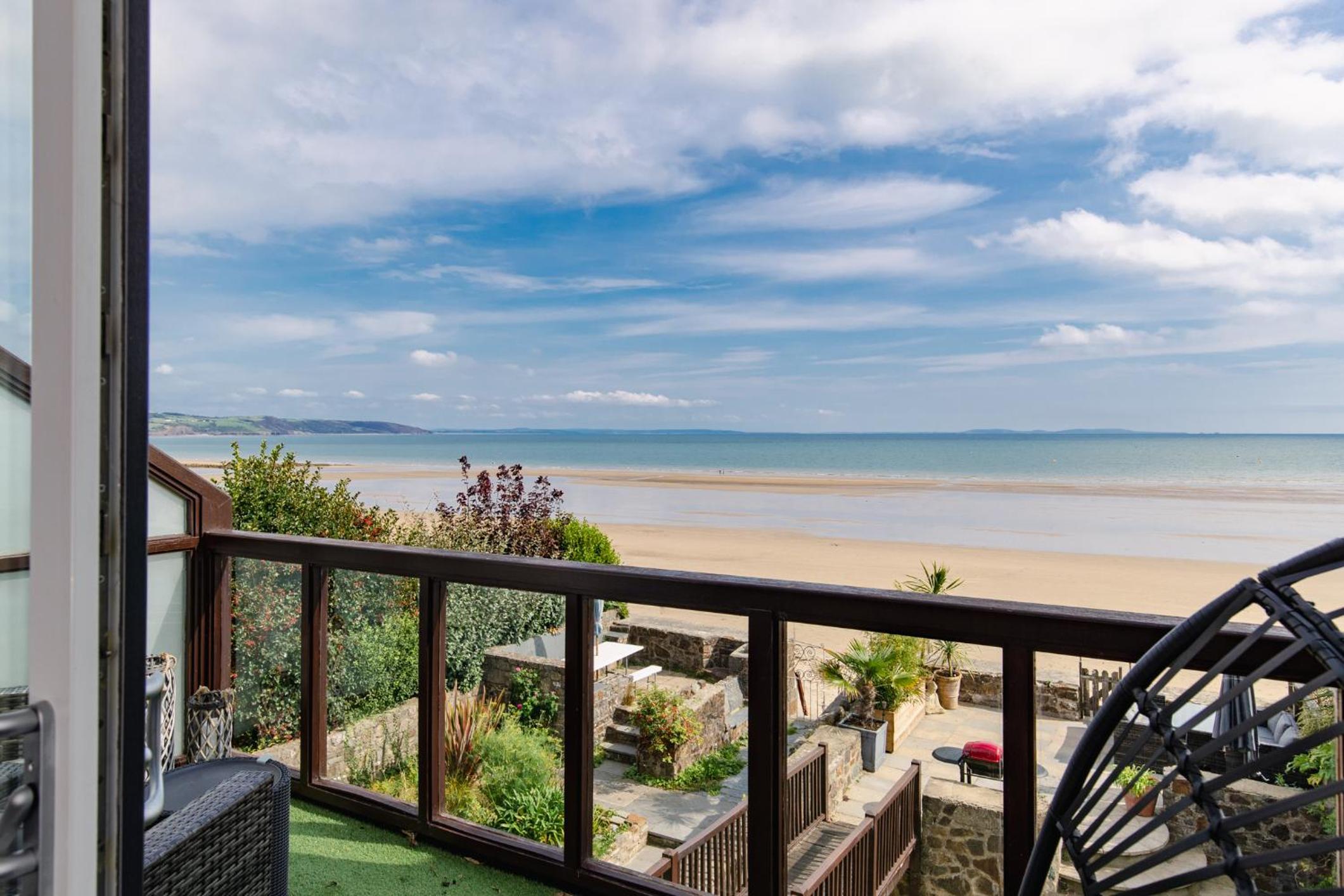 Penrose - Beach House with Direct Beach Access