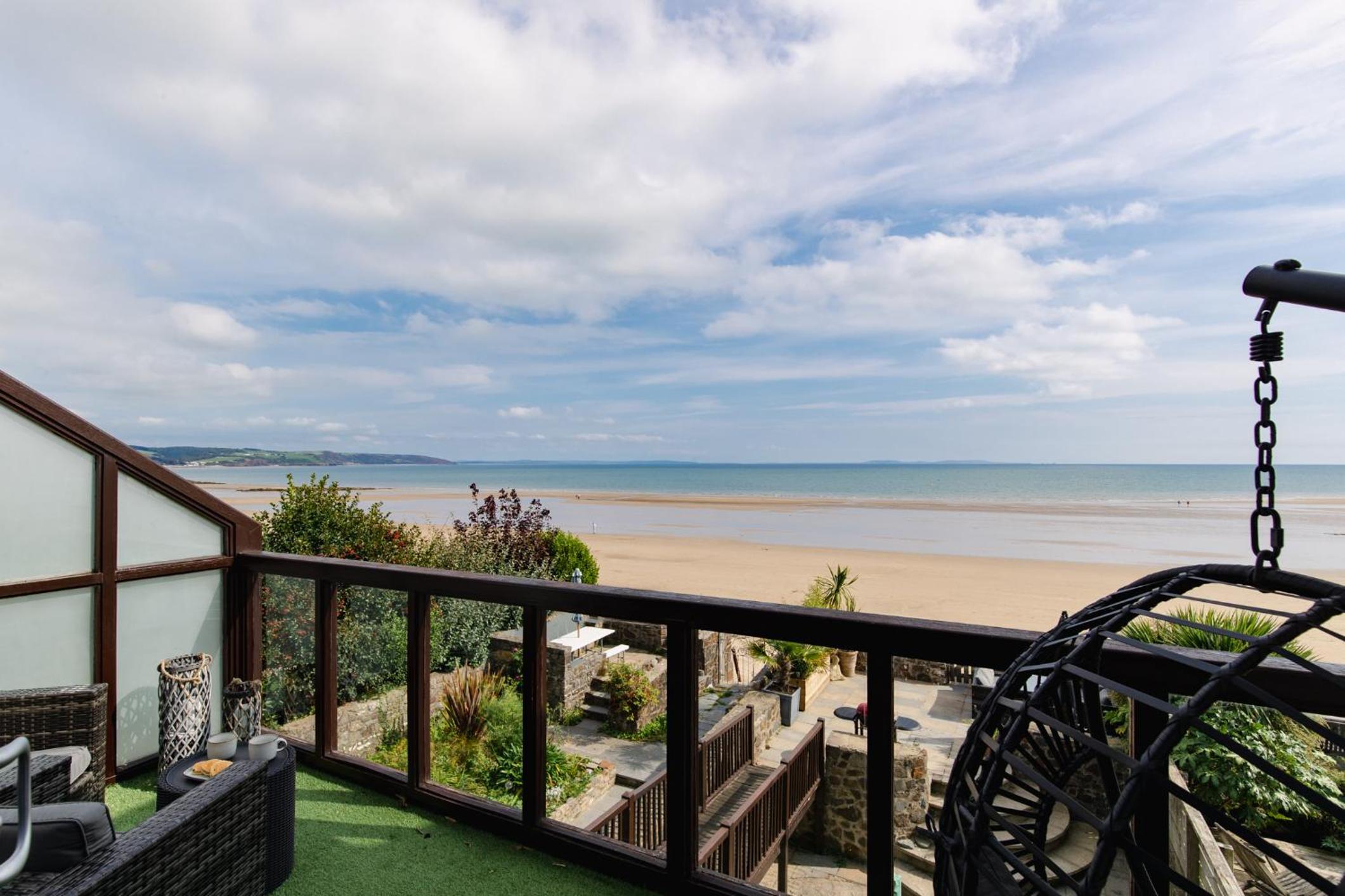 Penrose - Beach House with Direct Beach Access