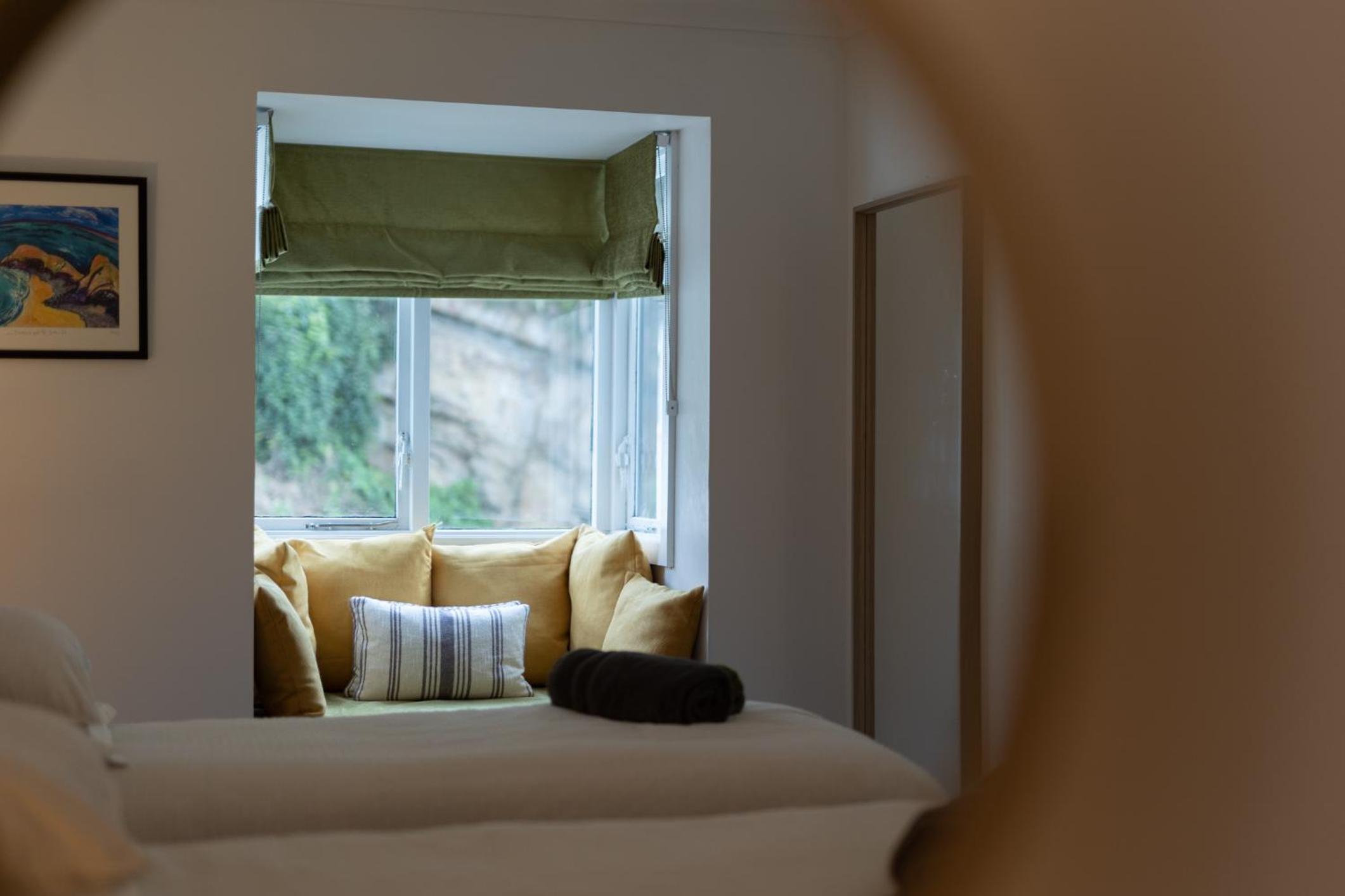 Penrose - Beach House with Direct Beach Access