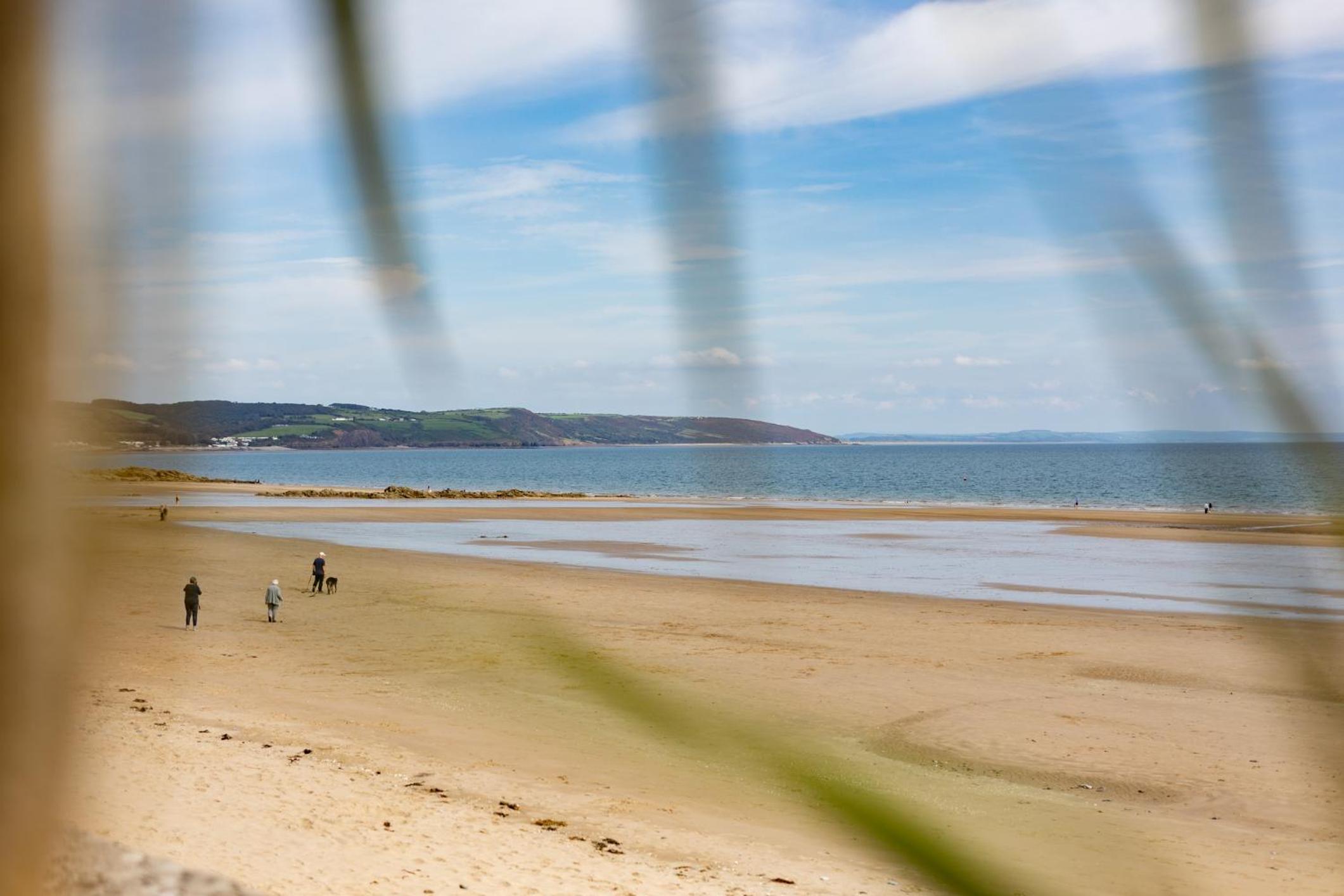 Penrose - Beach House with Direct Beach Access