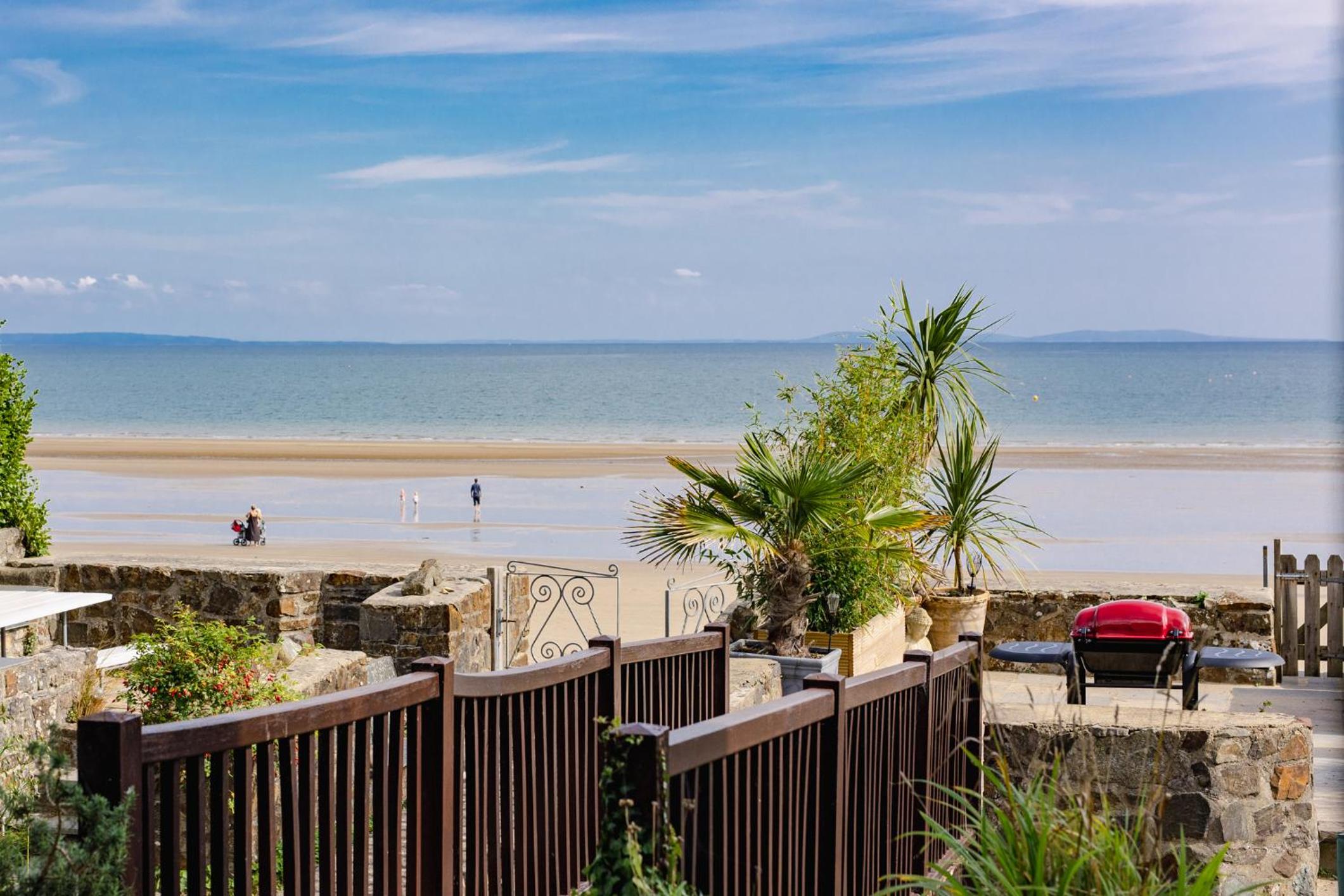 Penrose - Beach House with Direct Beach Access