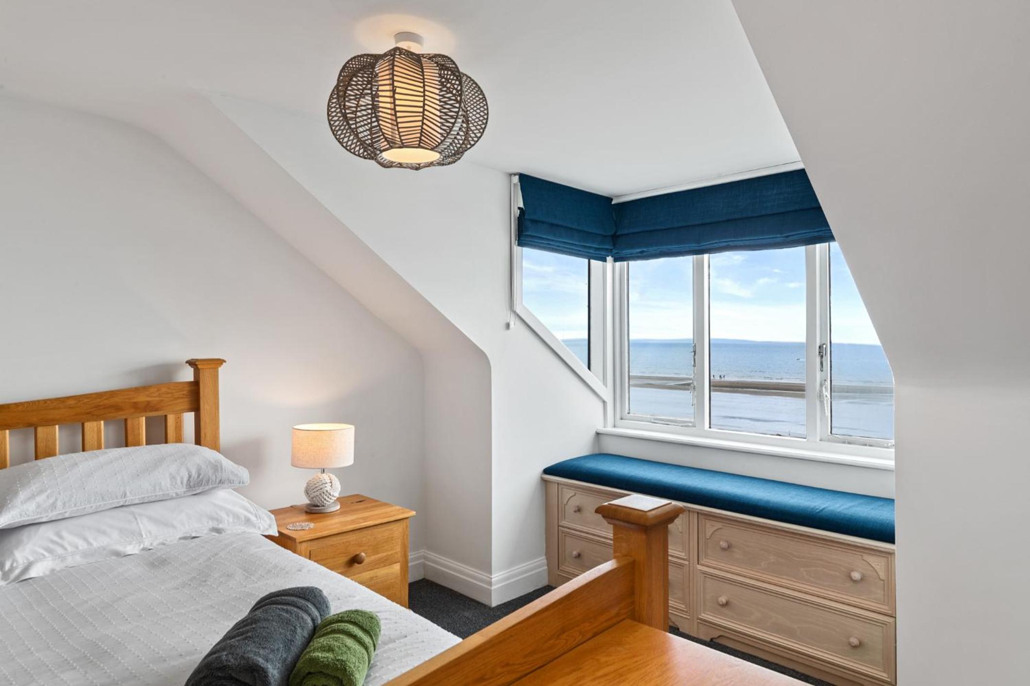 Penrose - Beach House with Direct Beach Access