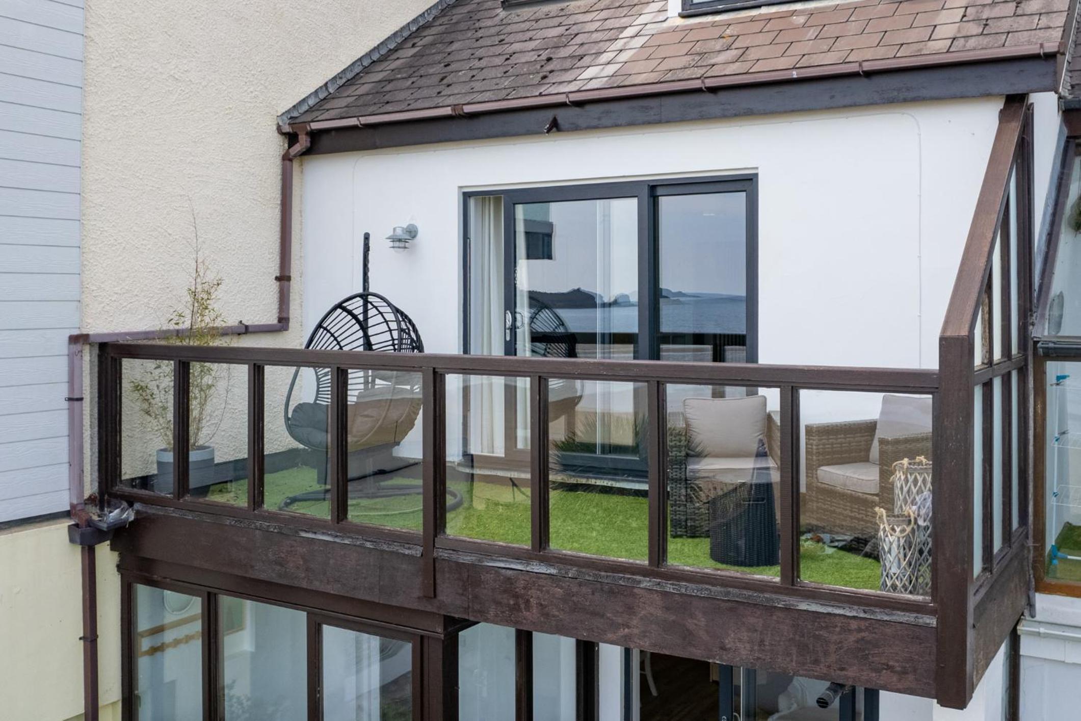 Penrose - Beach House with Direct Beach Access