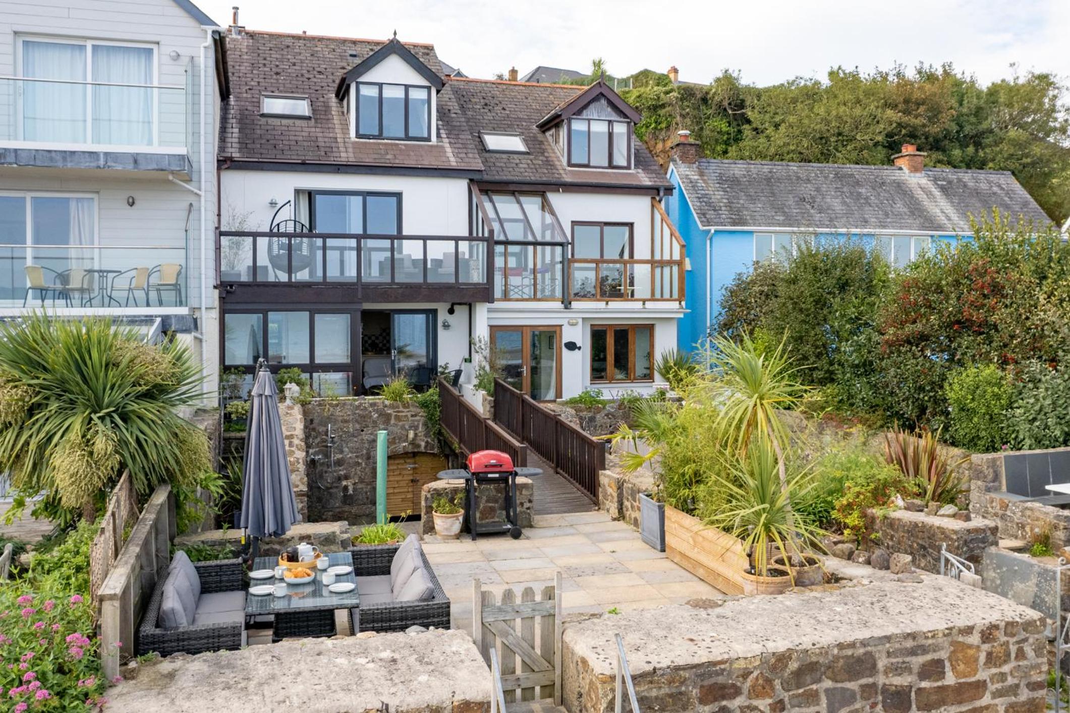 Penrose - Beach House with Direct Beach Access