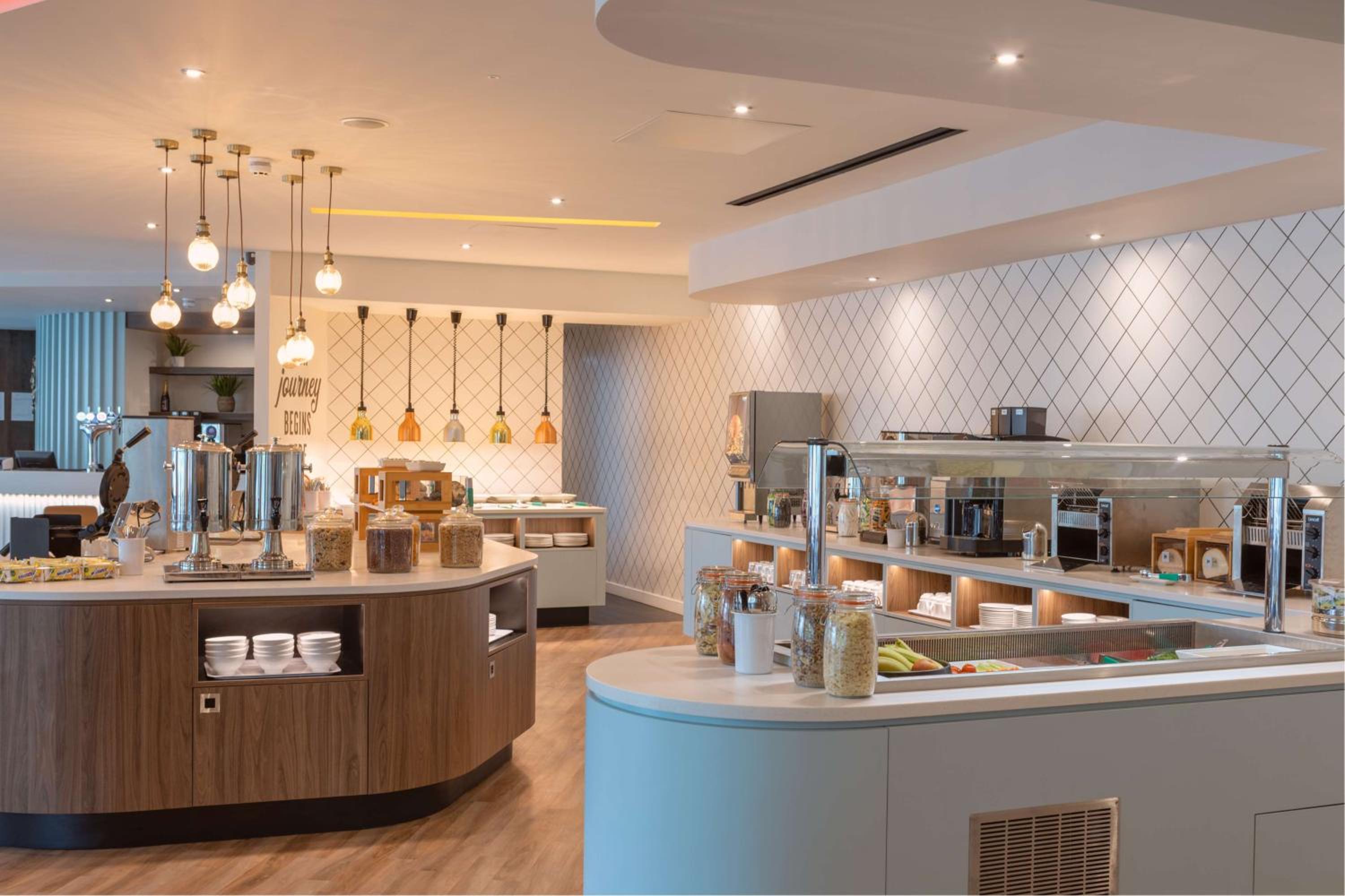 Ashford Vacations - Hampton by Hilton Ashford International - Property Image 2