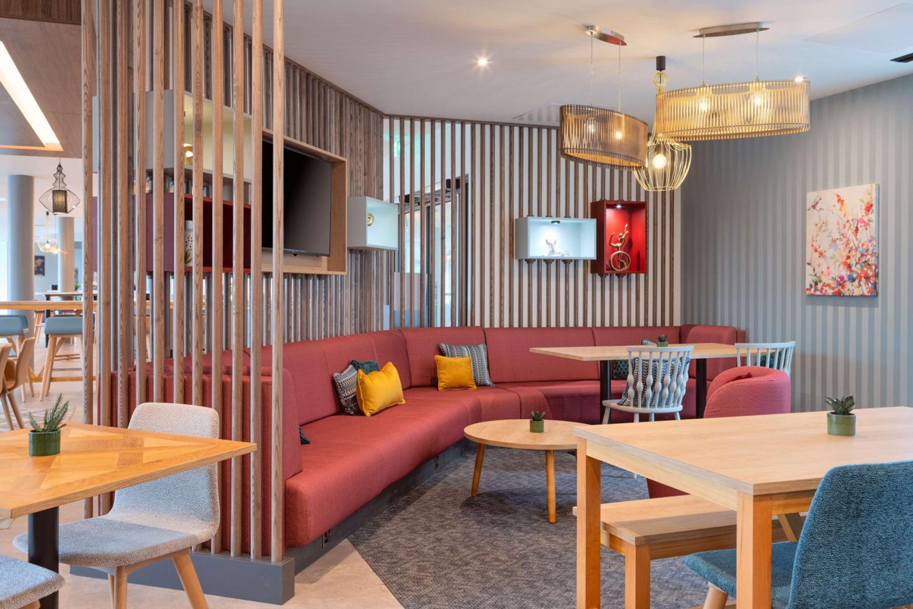 Ashford Vacations - Hampton by Hilton Ashford International - Property Image 3