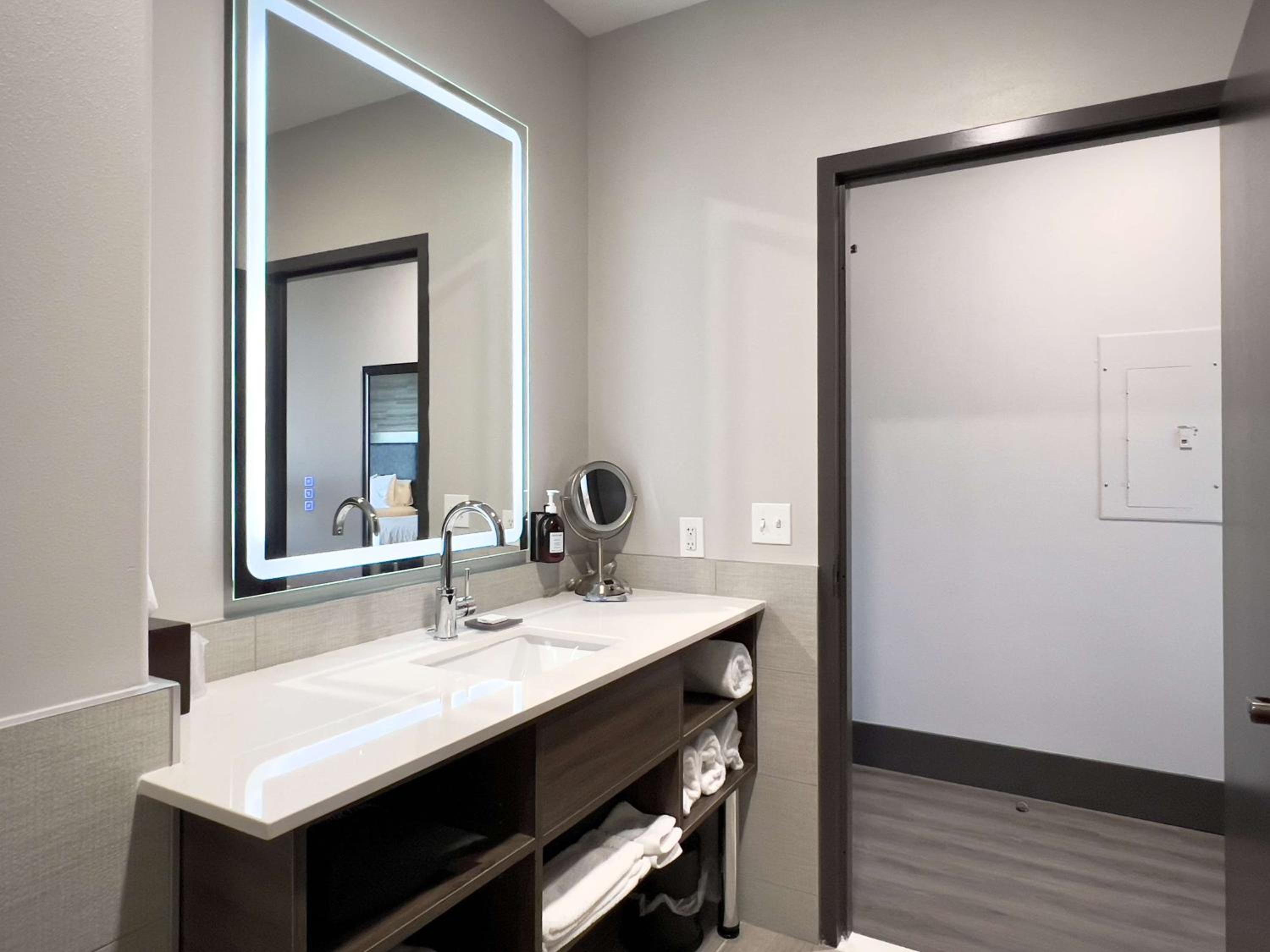 Lawrence Vacations - The Oread Lawrence, Tapestry Collection by Hilton - Property Image 16