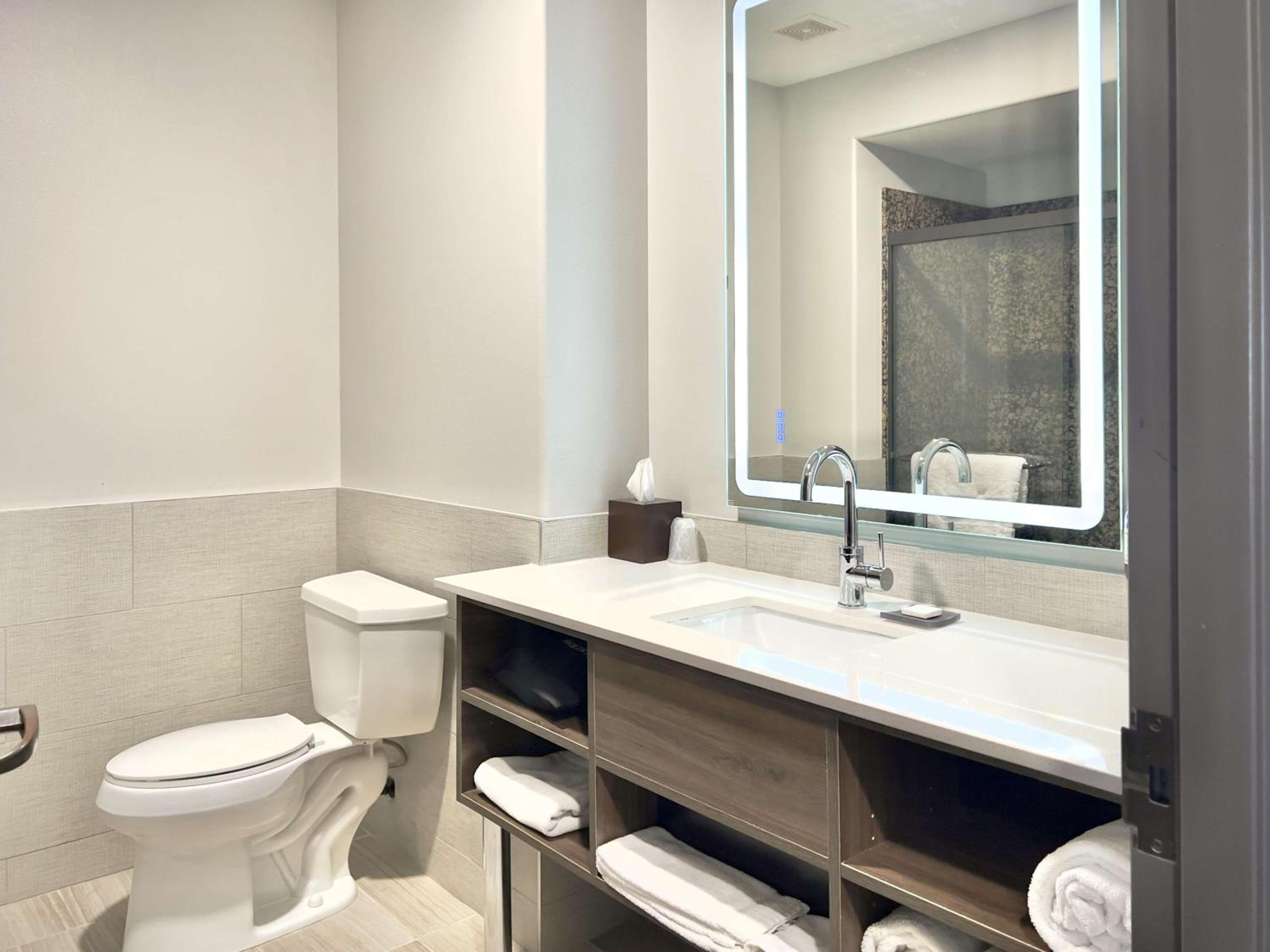 Lawrence Vacations - The Oread Lawrence, Tapestry Collection by Hilton - Property Image 13