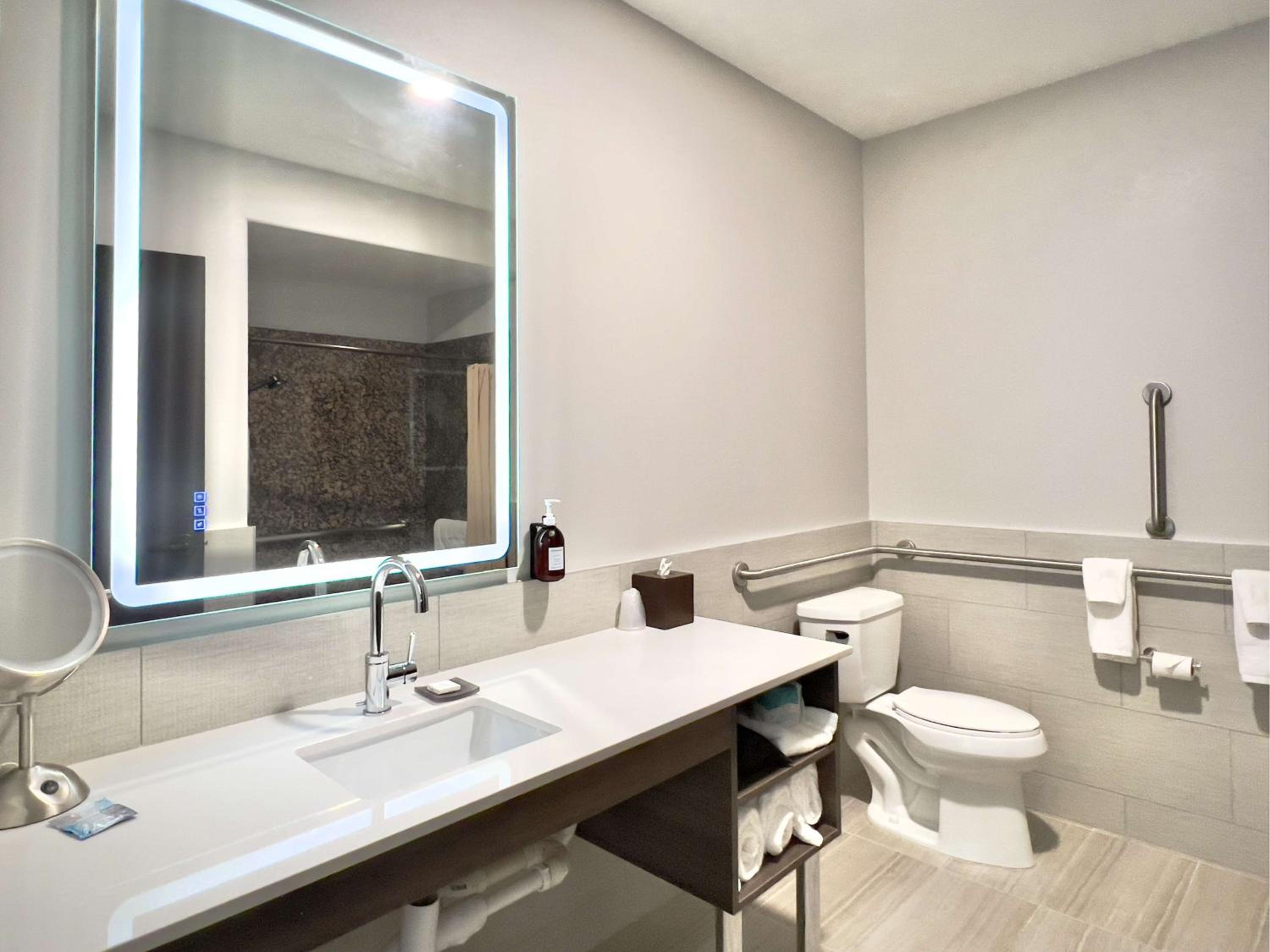 Lawrence Vacations - The Oread Lawrence, Tapestry Collection by Hilton - Property Image 8