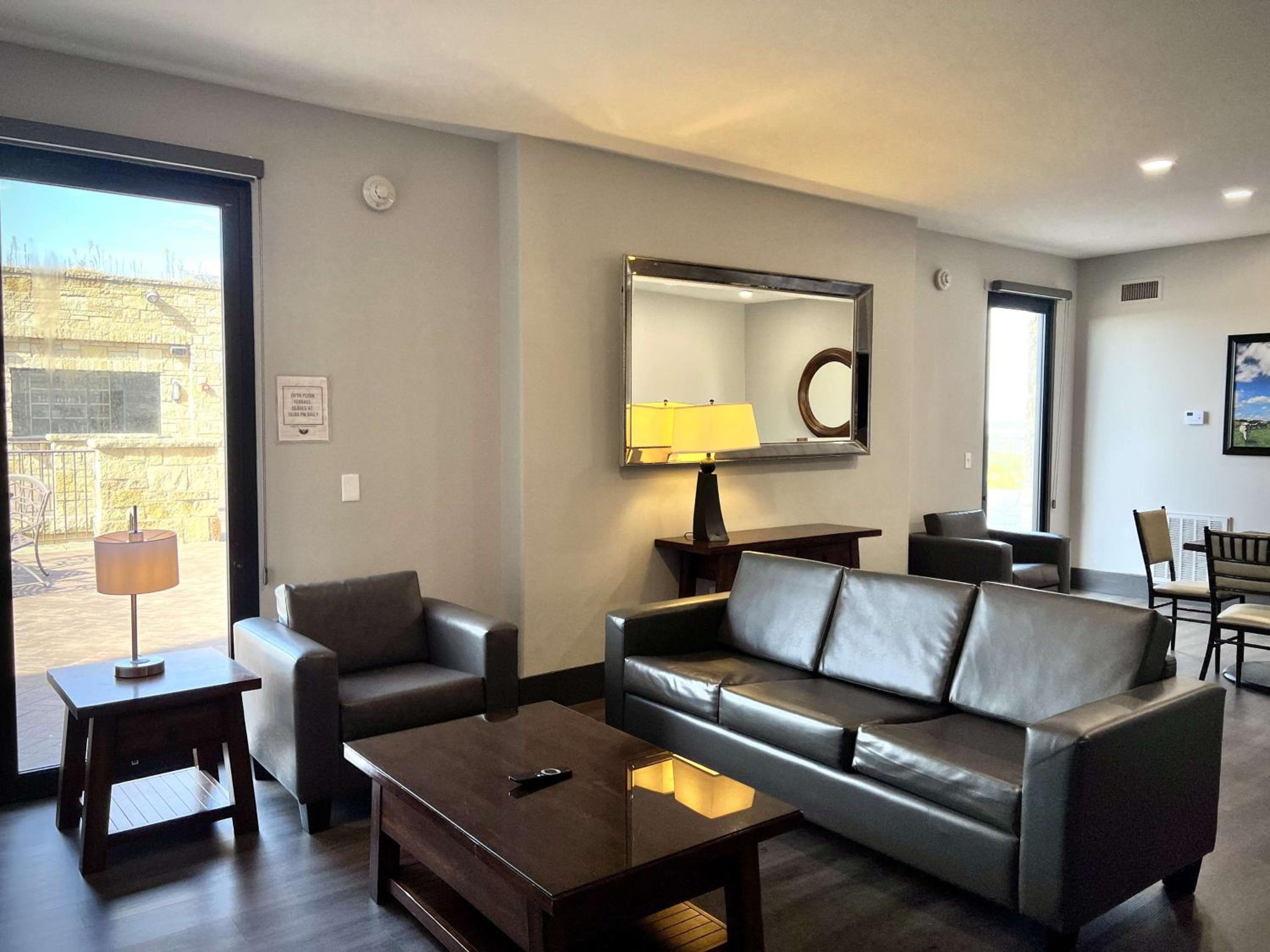 Lawrence Vacations - The Oread Lawrence, Tapestry Collection by Hilton - Property Image 17