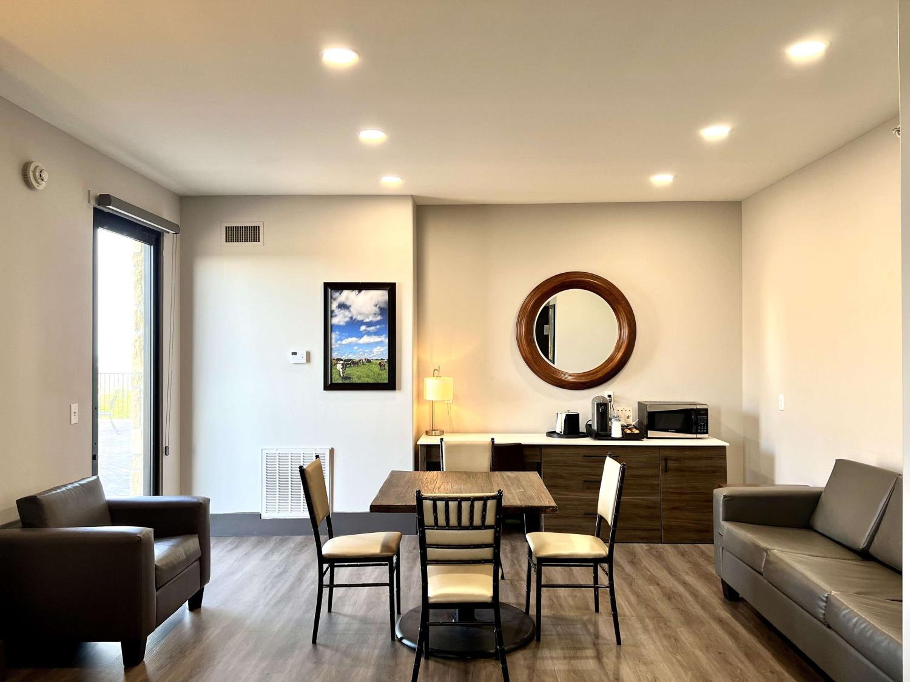 Lawrence Vacations - The Oread Lawrence, Tapestry Collection by Hilton - Property Image 7