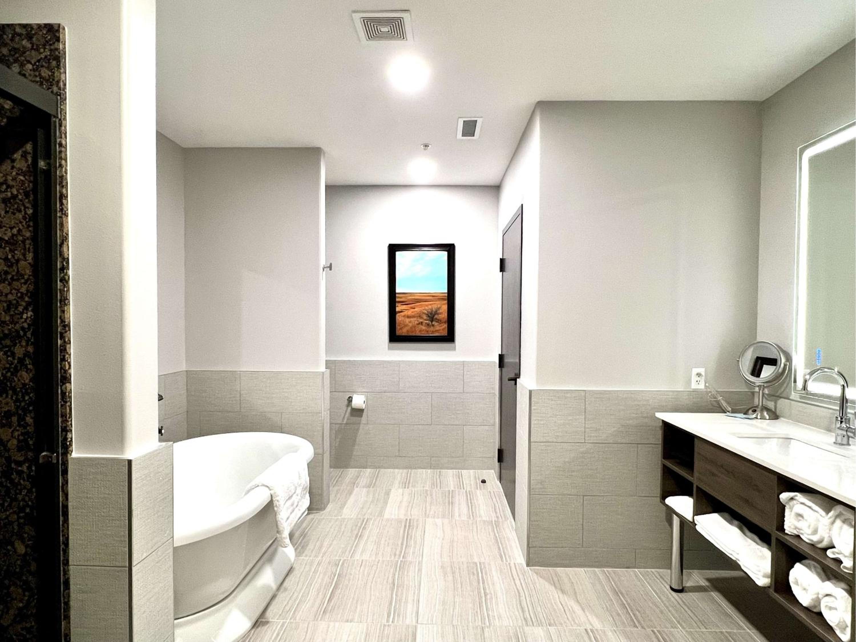 Lawrence Vacations - The Oread Lawrence, Tapestry Collection by Hilton - Property Image 2