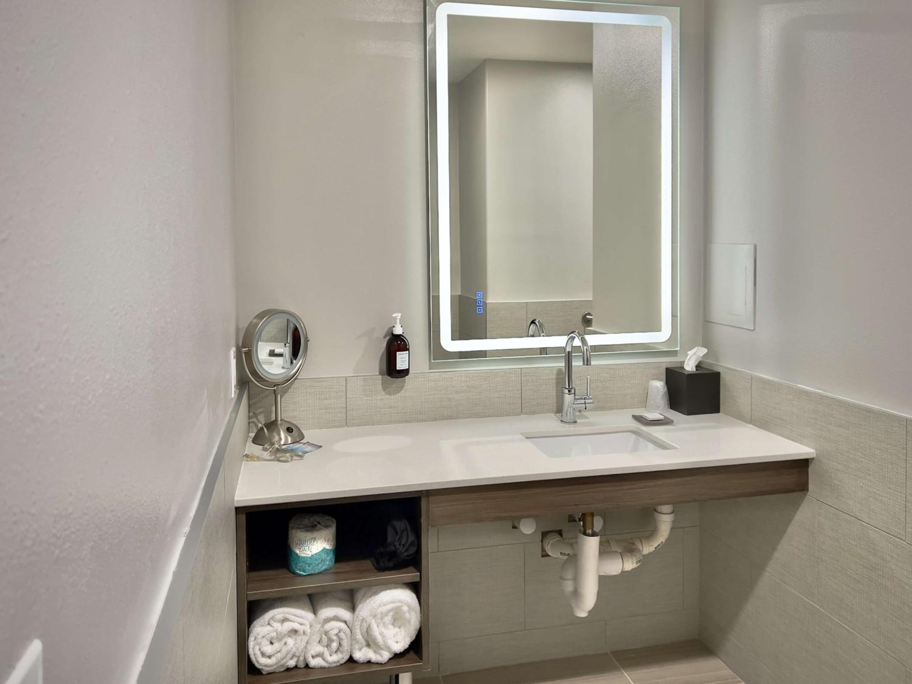 Lawrence Vacations - The Oread Lawrence, Tapestry Collection by Hilton - Property Image 44