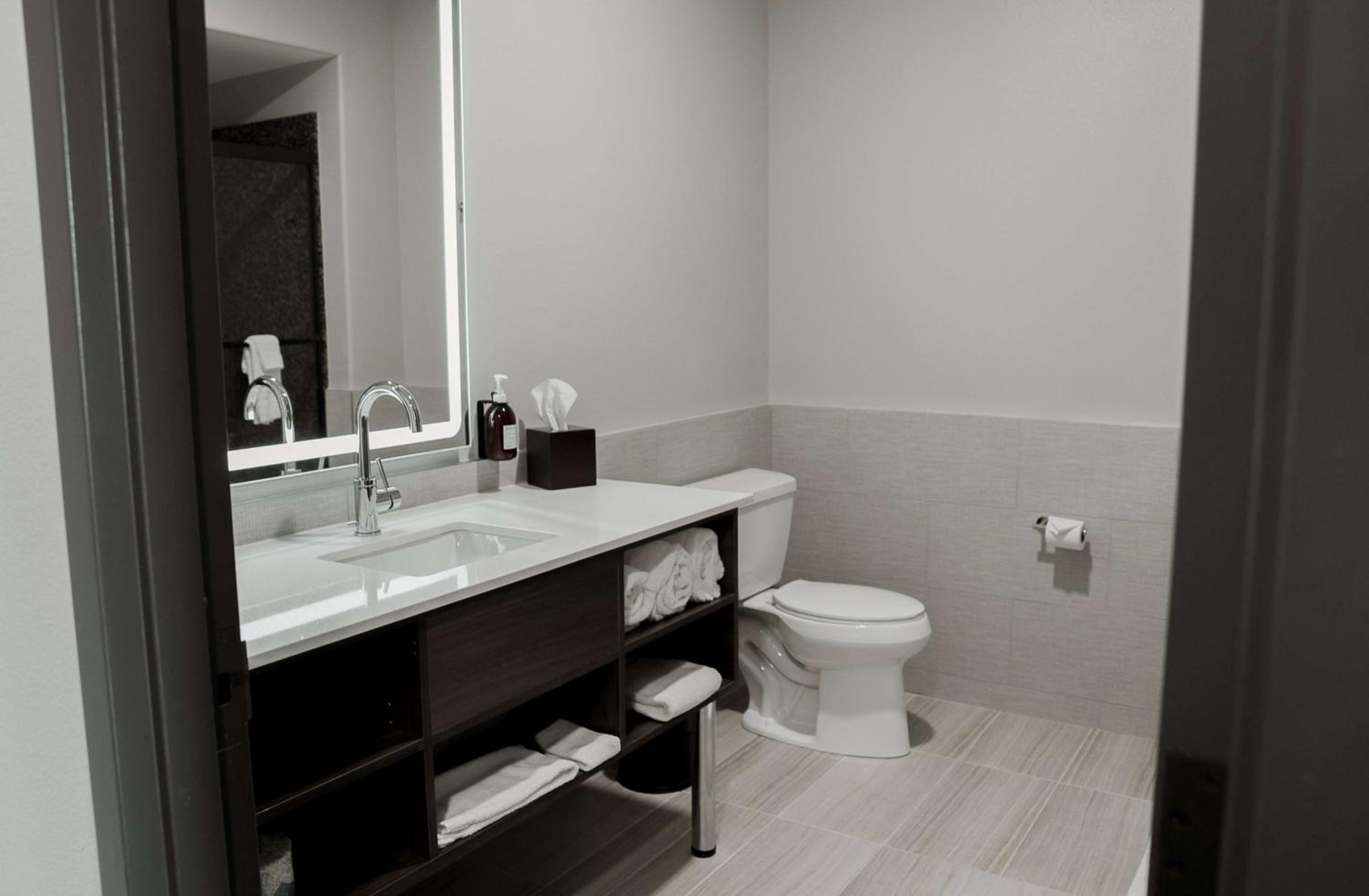 Lawrence Vacations - The Oread Lawrence, Tapestry Collection by Hilton - Property Image 75