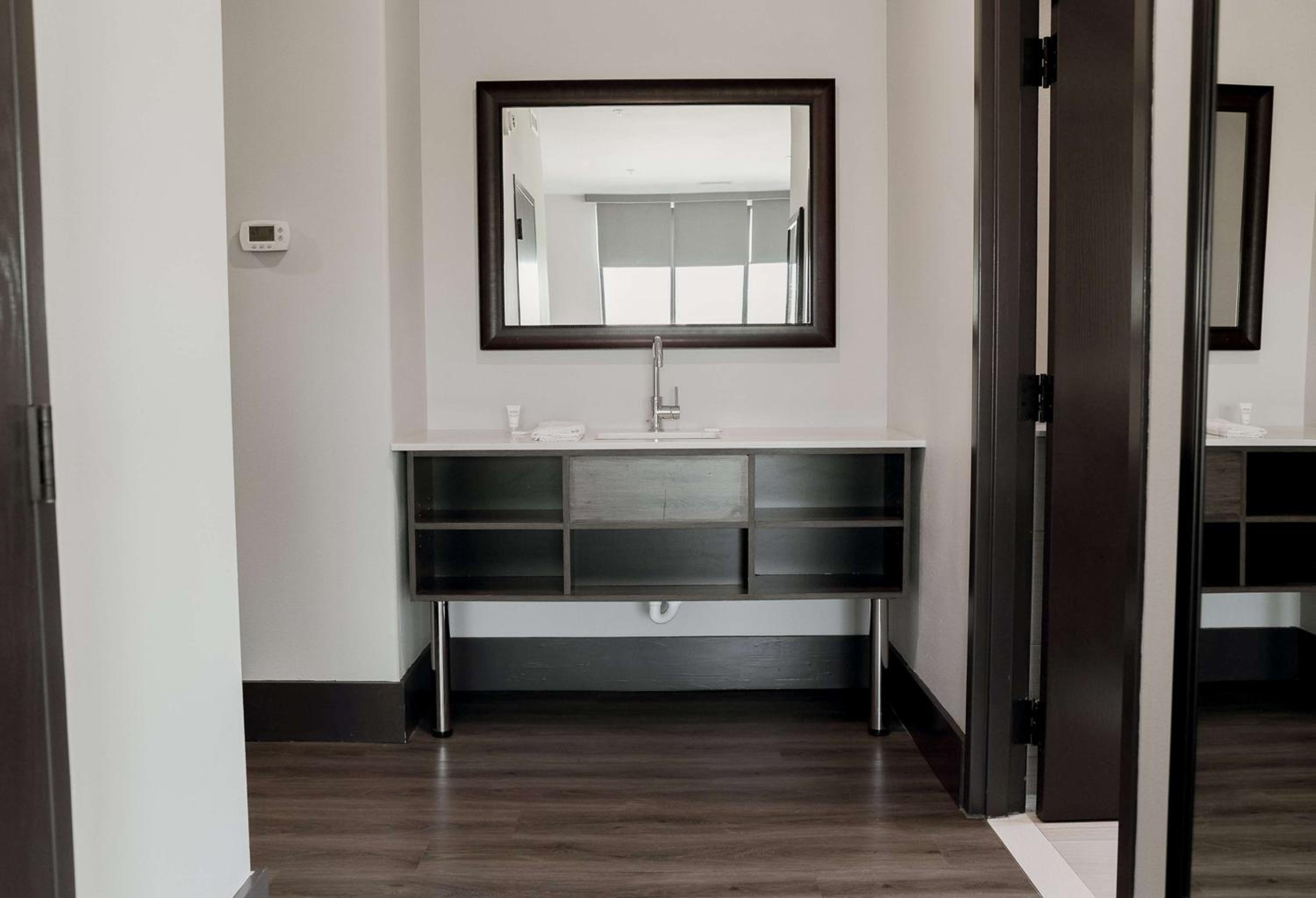 Lawrence Vacations - The Oread Lawrence, Tapestry Collection by Hilton - Property Image 6