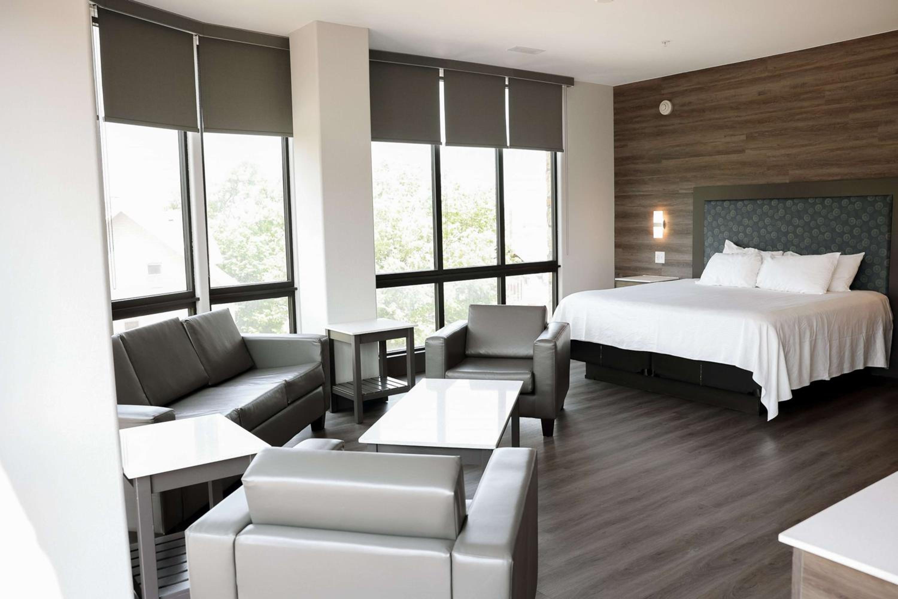 Lawrence Vacations - The Oread Lawrence, Tapestry Collection by Hilton - Property Image 5