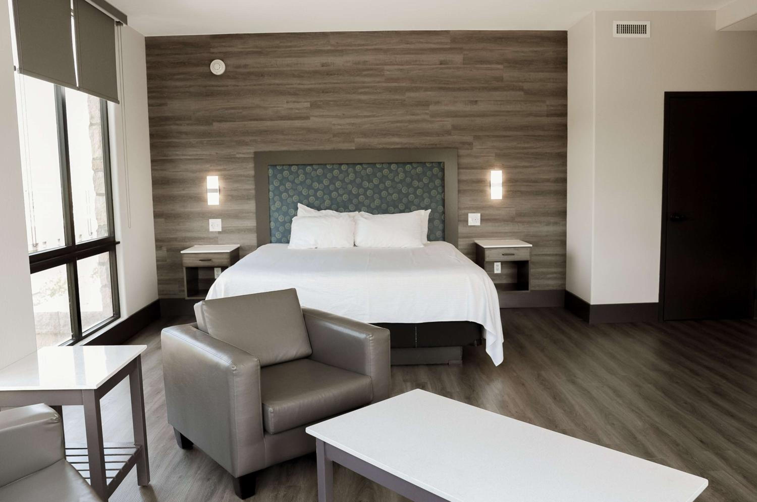 Lawrence Vacations - The Oread Lawrence, Tapestry Collection by Hilton - Property Image 57