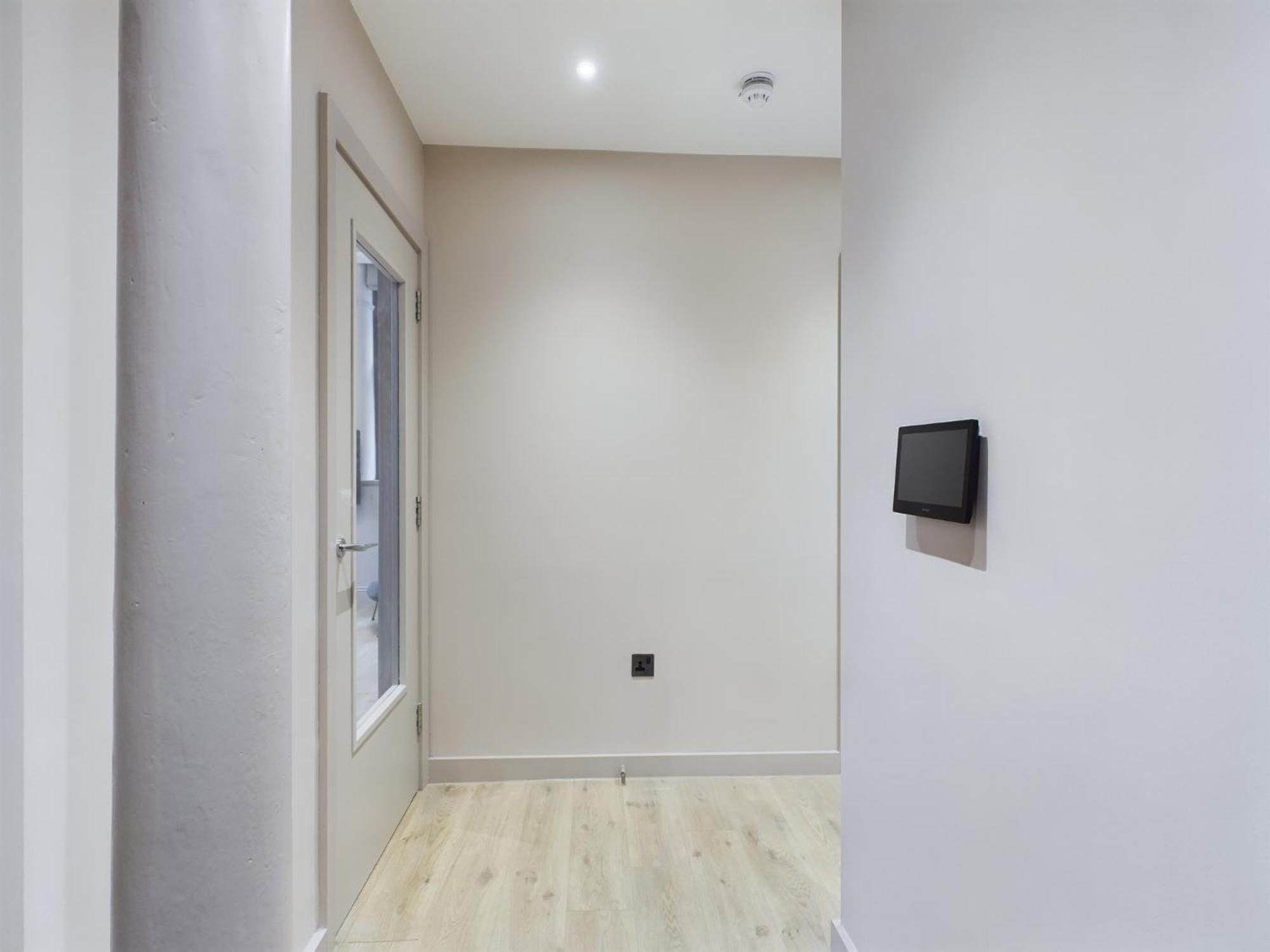 Luxury Stunning 2bedroom city centre view 3
