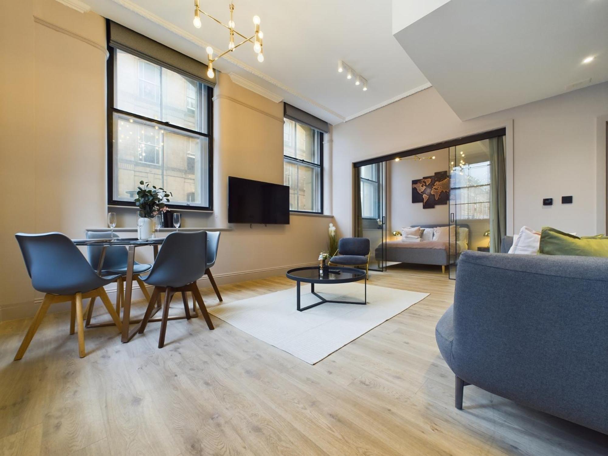 Luxury Stunning 2bedroom city centre view 5