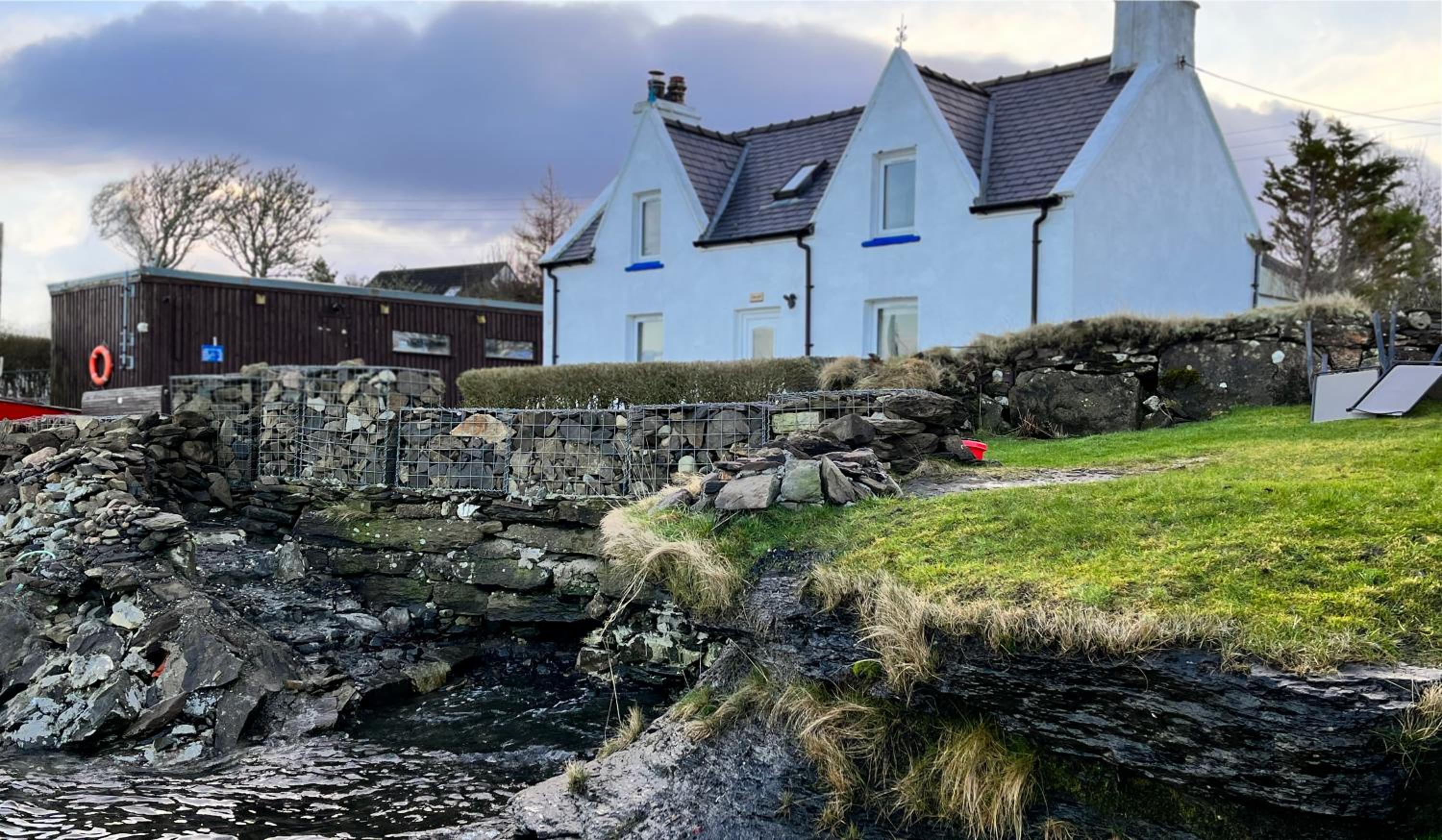 Carnmhor, Isle of Skye - Stunning 242 year old cottage on its own sea shore!