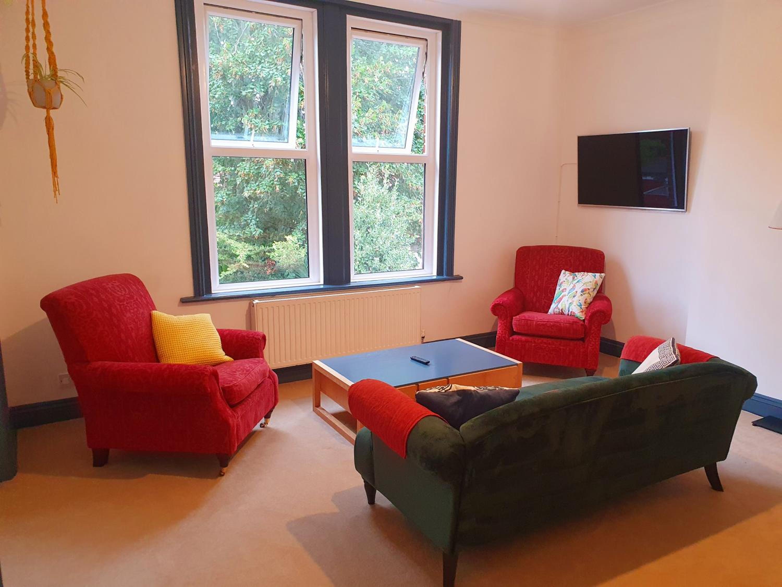 Garden View Beach Apartment - Sleeps 4 - Free Parking - Walk to Beach view 5