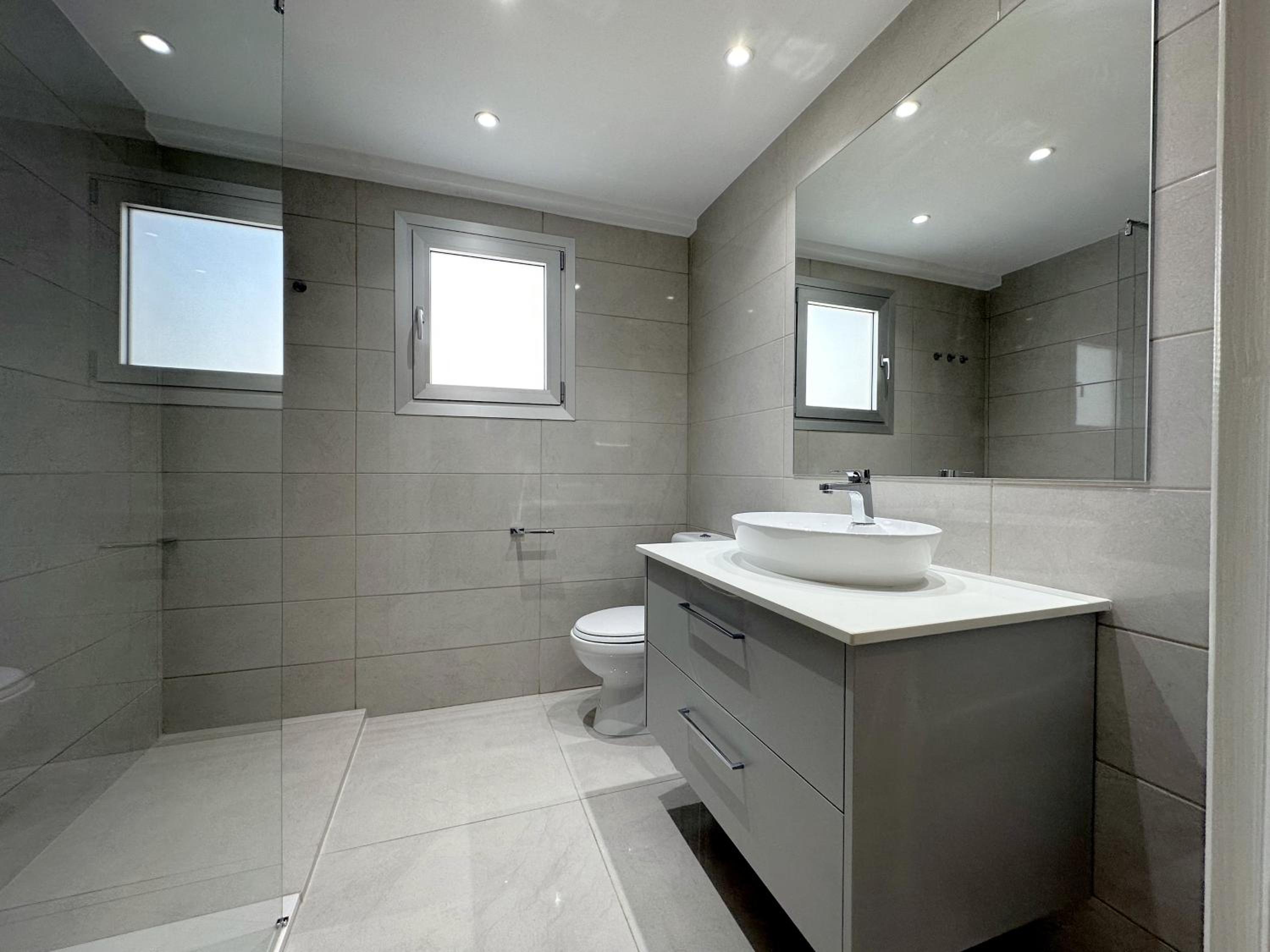 Finikoudes 3 Bedroom Seaview Flat