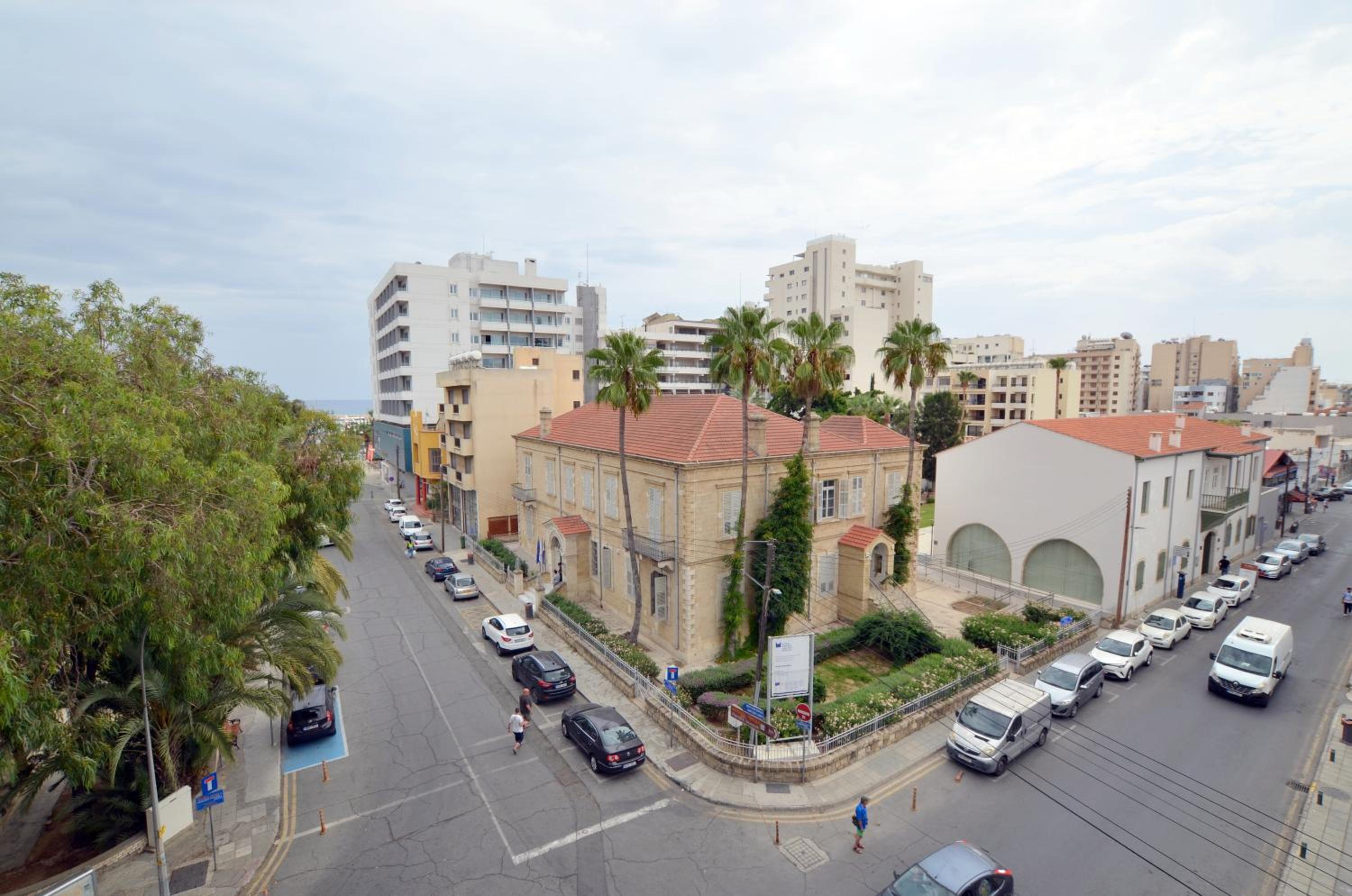 Finikoudes 3 Bedroom Seaview Flat