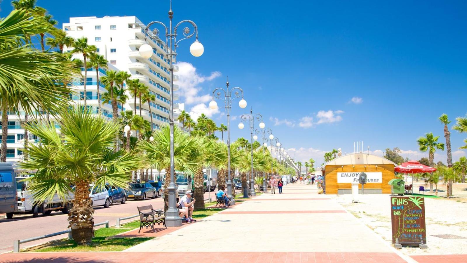 Finikoudes 3 Bedroom Seaview Flat