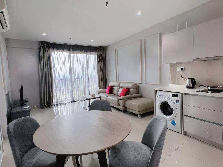 Comfy Staycation 4PX with Free Parking, Direct Linked SOGO & Central I-CITY photo 2