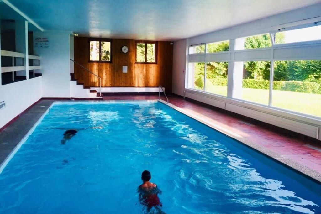Sunny 2 BR w large terrace, stunning views & pool