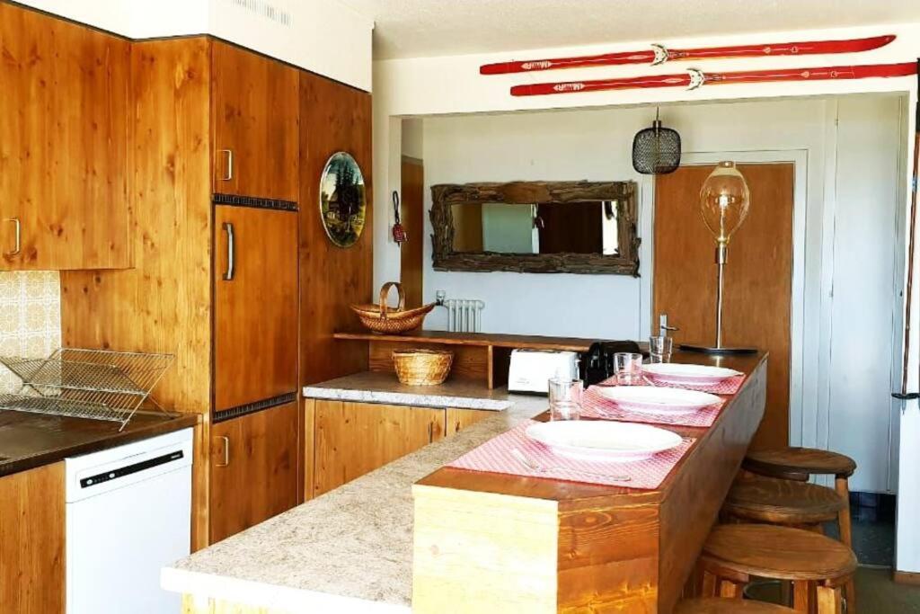 Sunny 2 BR w large terrace, stunning views & pool