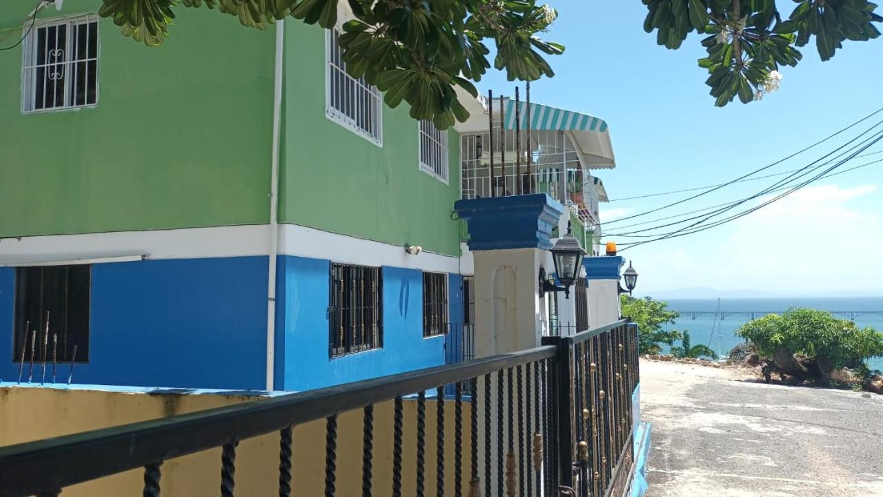 Hotel Apto 2Habitaciones con Aire y Vista al Malecón de Samaná - Image 1