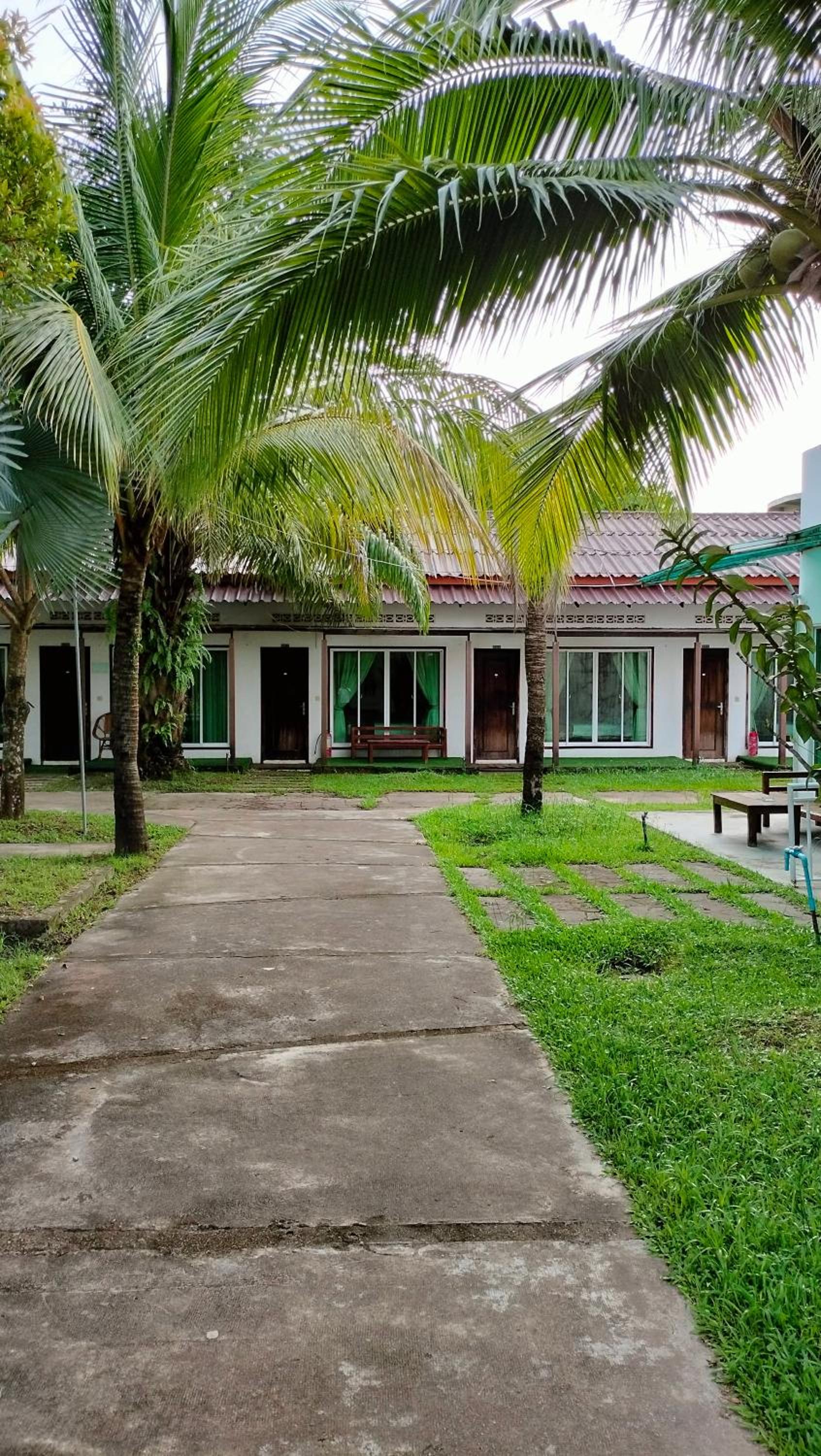 Twin Palms Resort