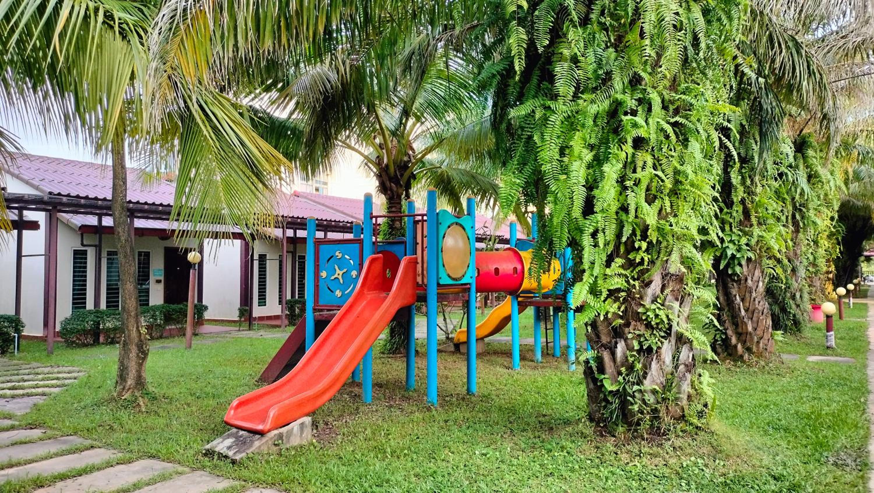 Twin Palms Resort