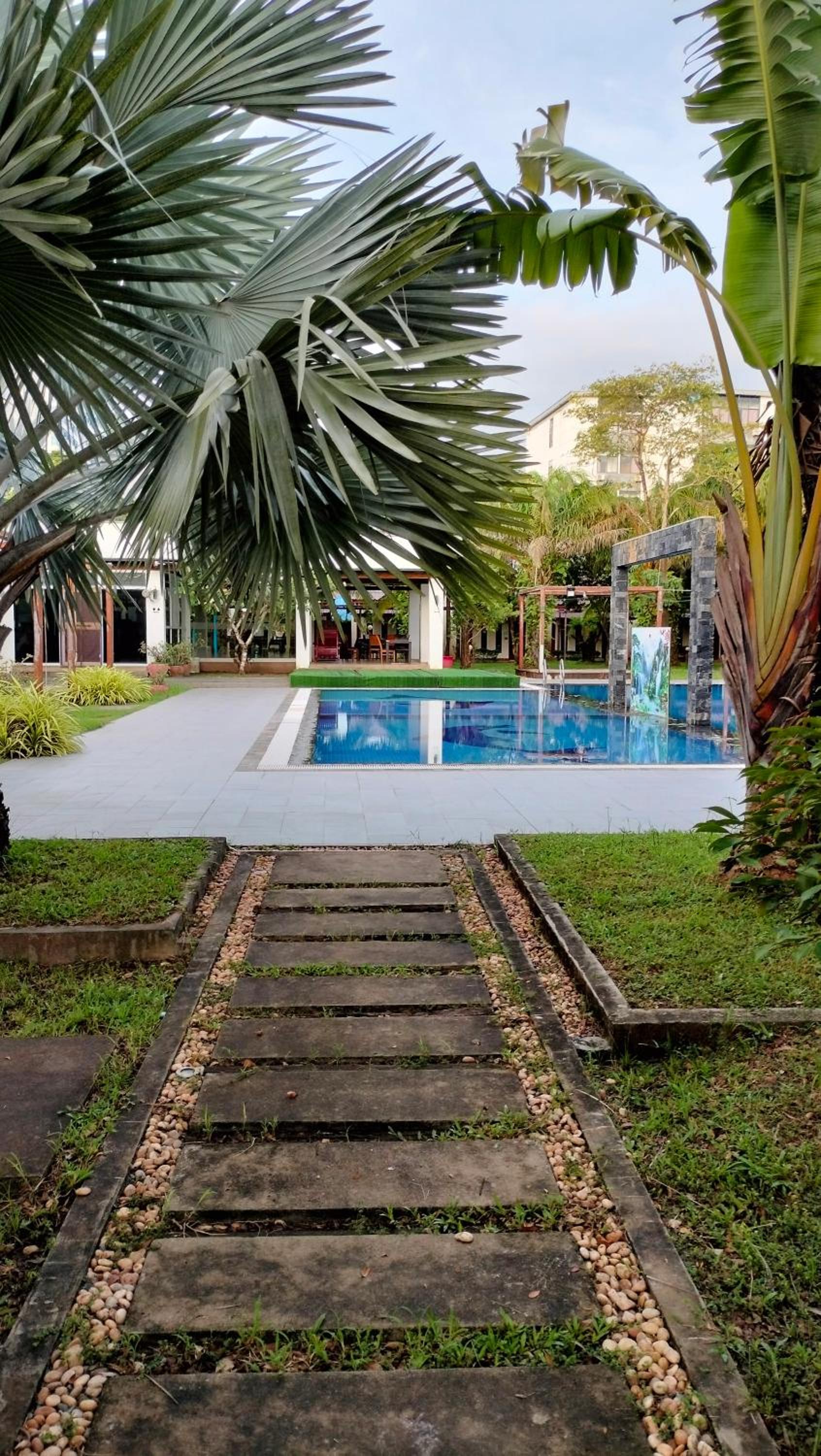Twin Palms Resort