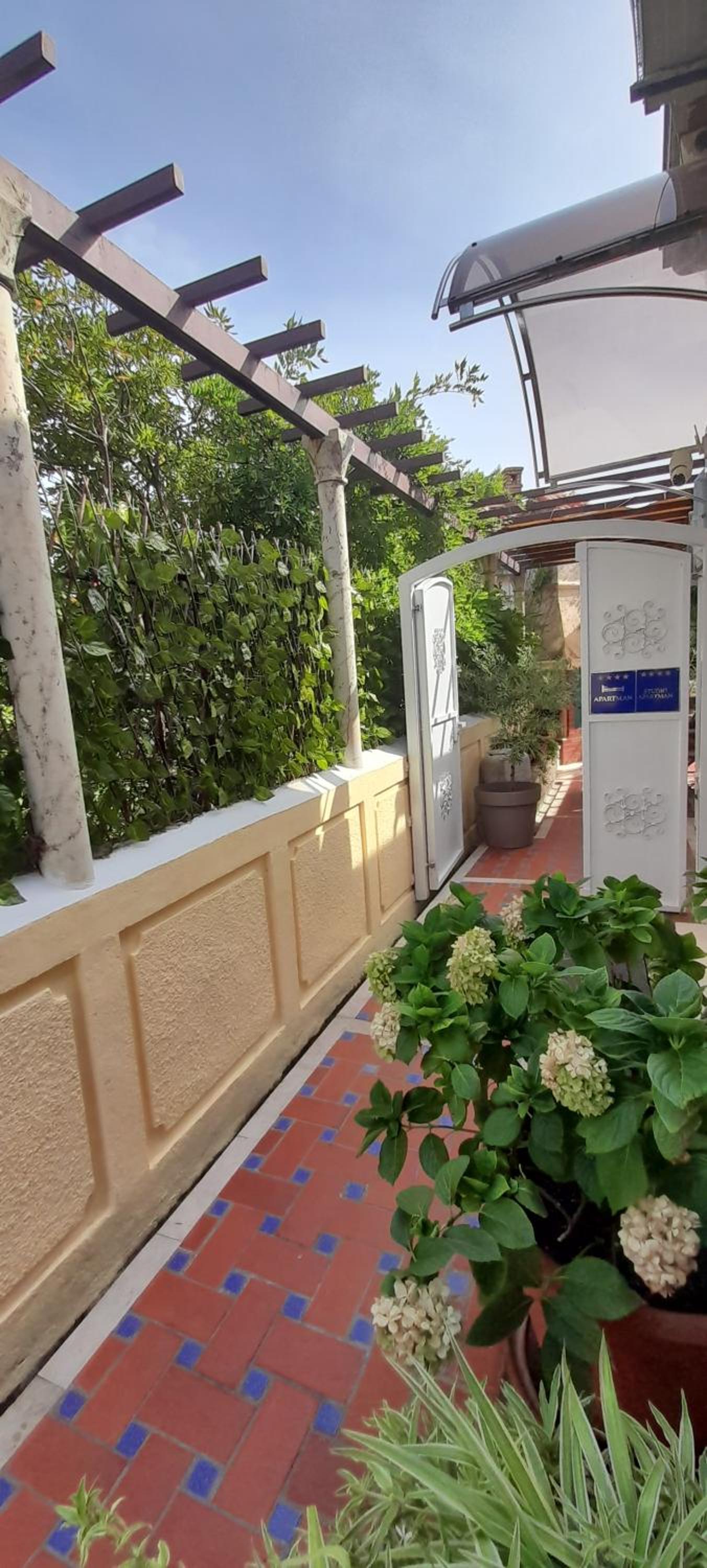 Dube Apartment, beach 100m